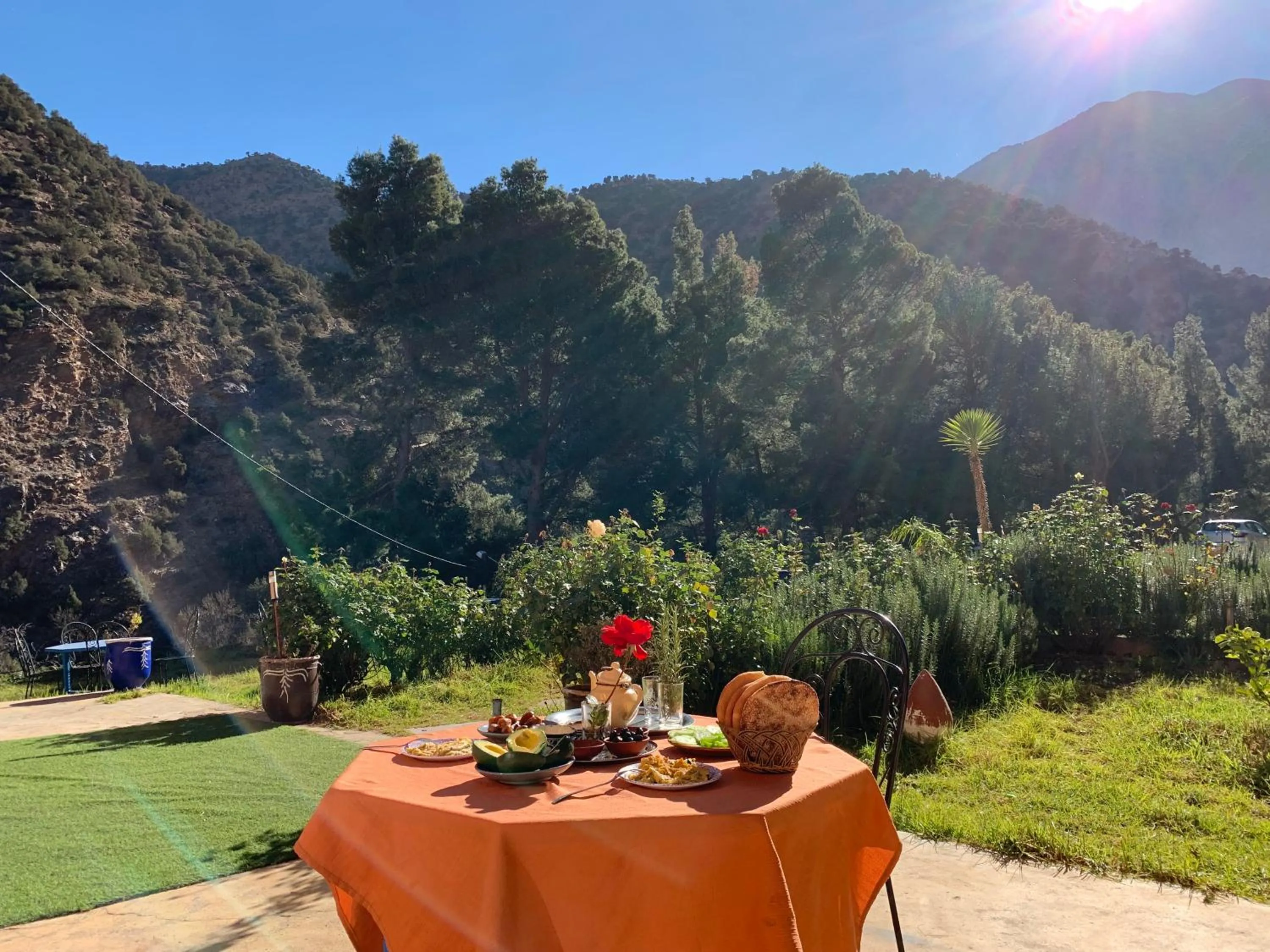 Restaurant/places to eat in Atlas Tigmi