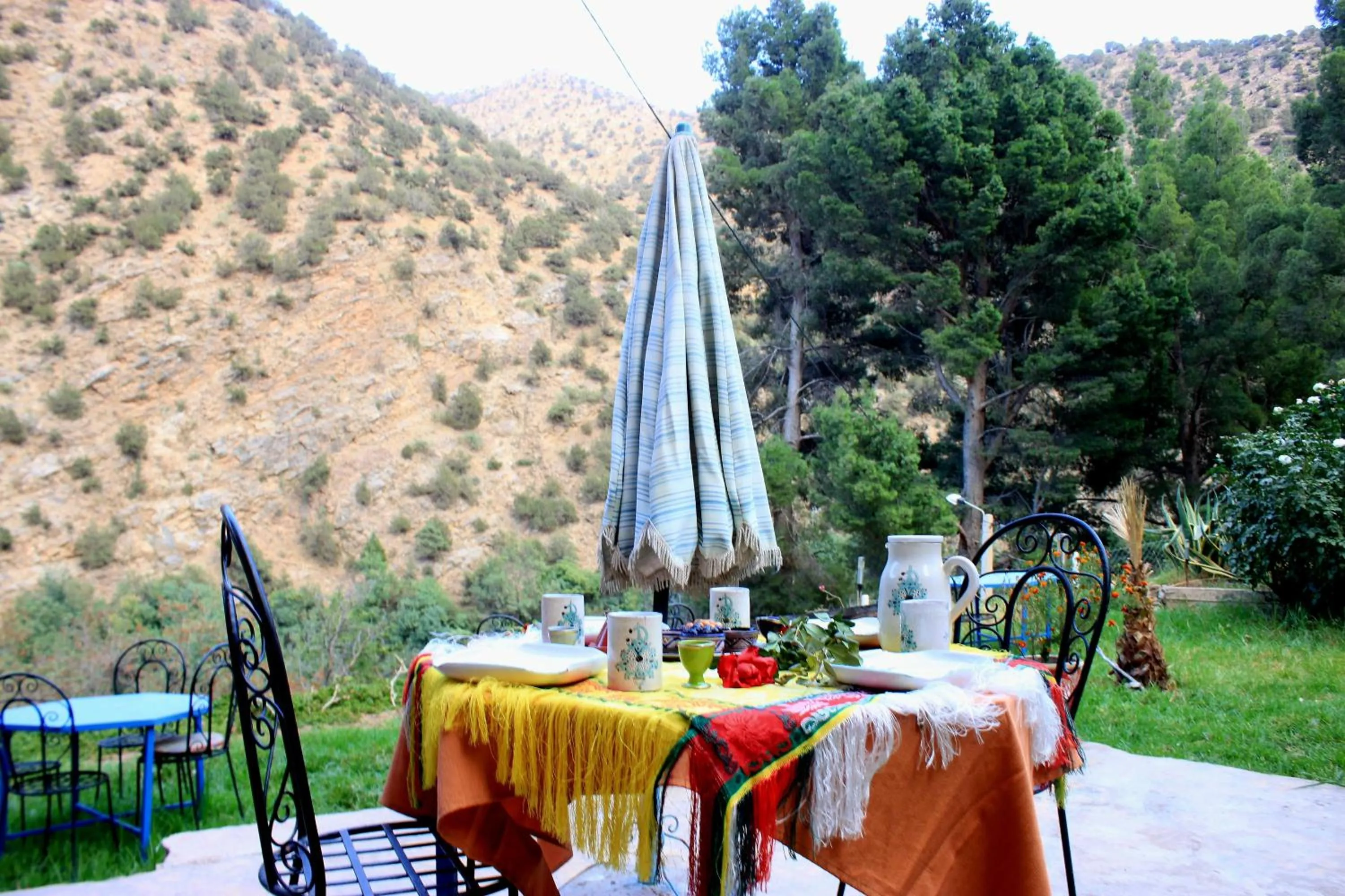 Restaurant/places to eat in Atlas Tigmi