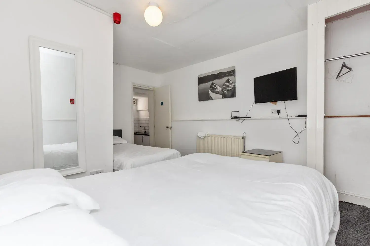 Property building, Bed in Amhurst Hotel Property building, Bed in Amhurst Hotel