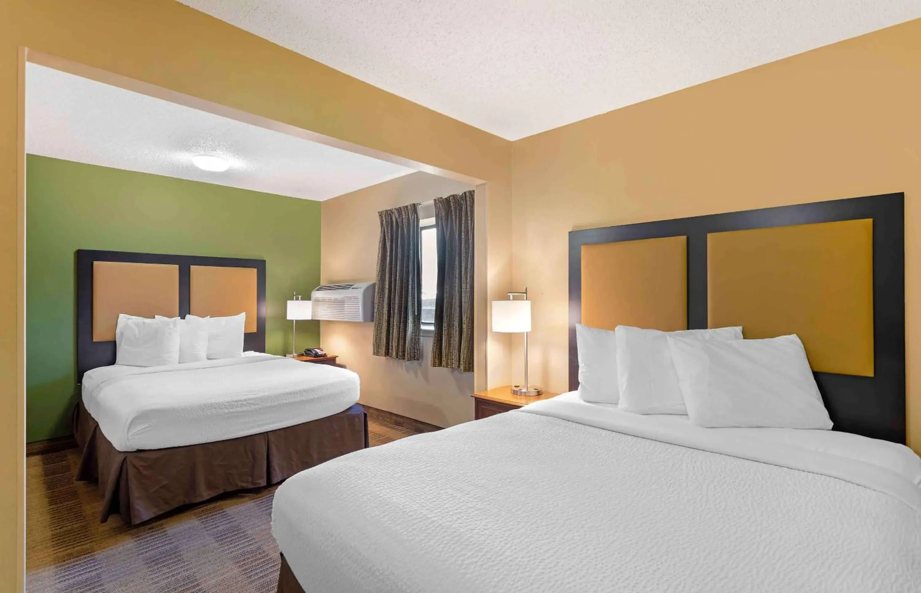 Bedroom, Bed in Extended Stay America Suites - Dayton - South Bedroom, Bed in Extended Stay America Suites - Dayton - South