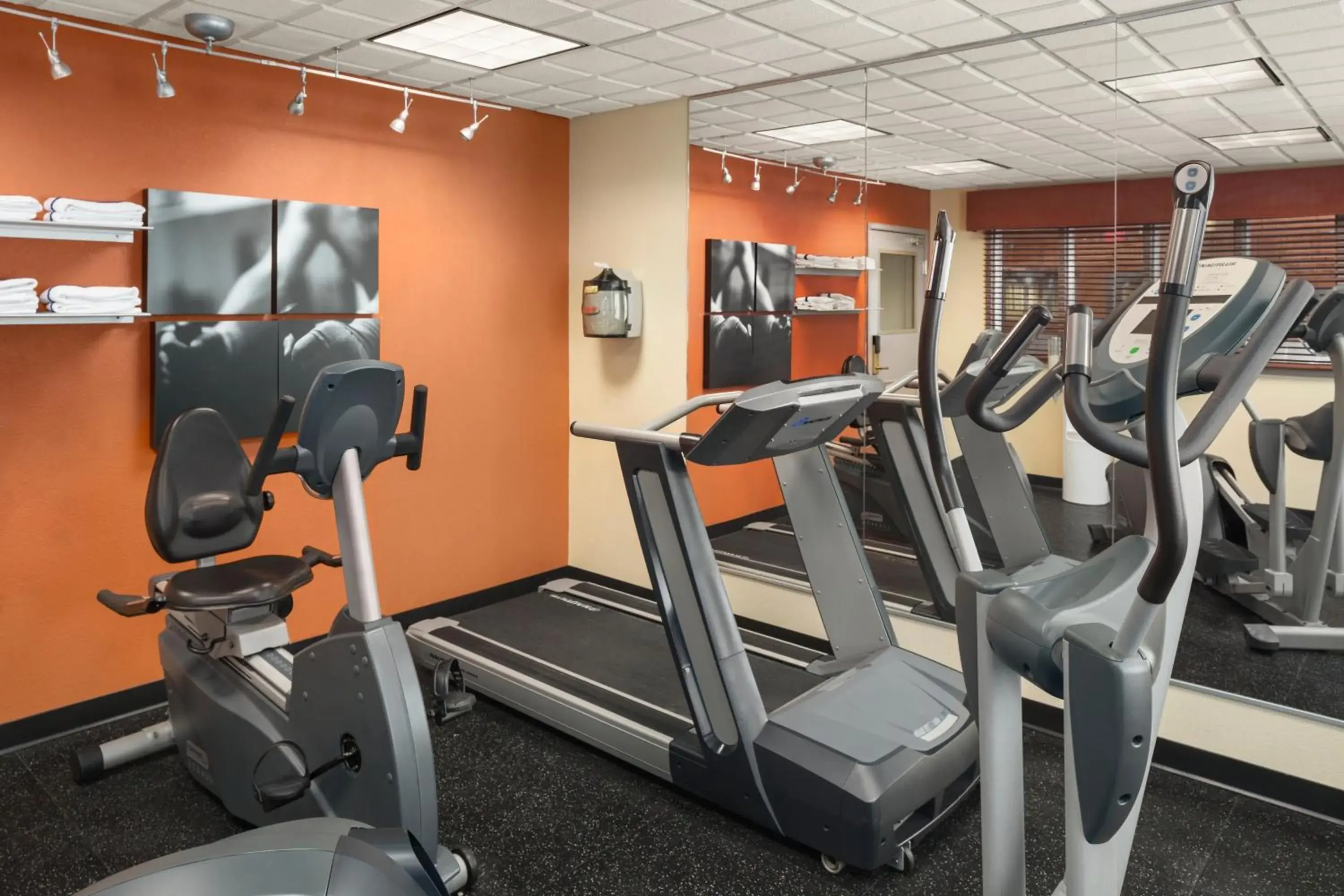 Fitness centre/facilities in Country Inn & Suites by Radisson, Lima Fitness centre/facilities in Country Inn & Suites by Radisson, Lima