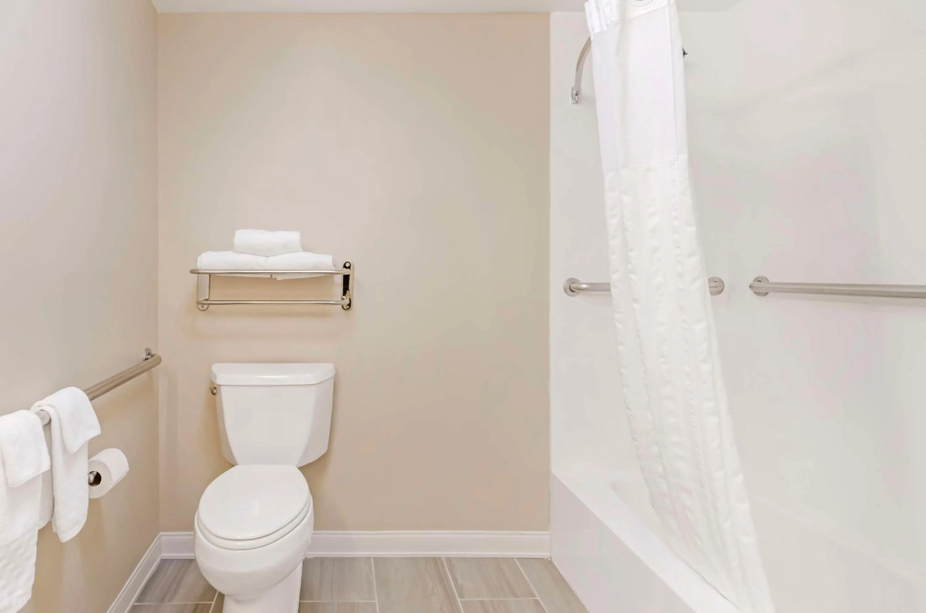 Bathroom in Best Western Lexington Inn