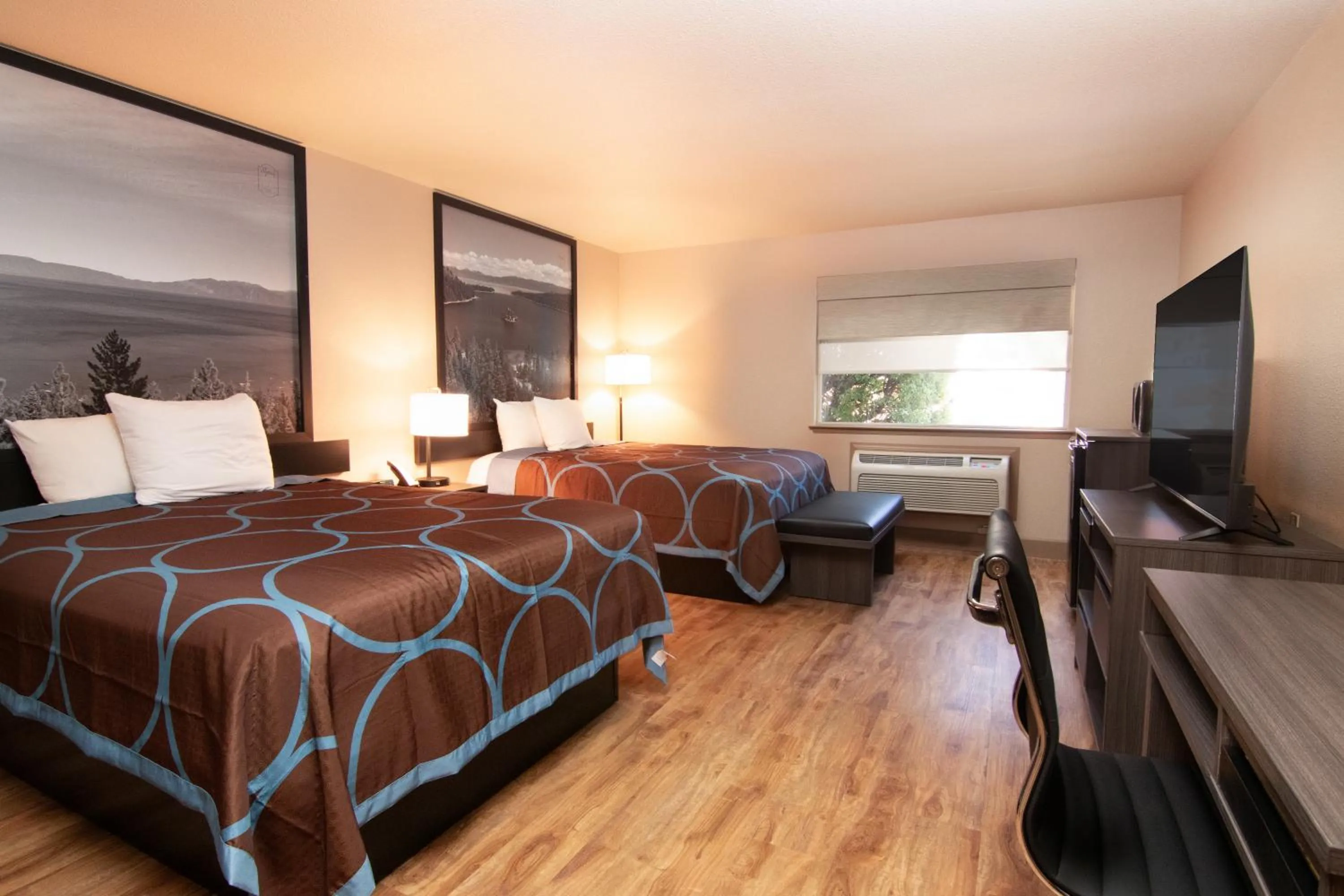 Photo of the whole room, Bed in Super 8 by Wyndham Fallon