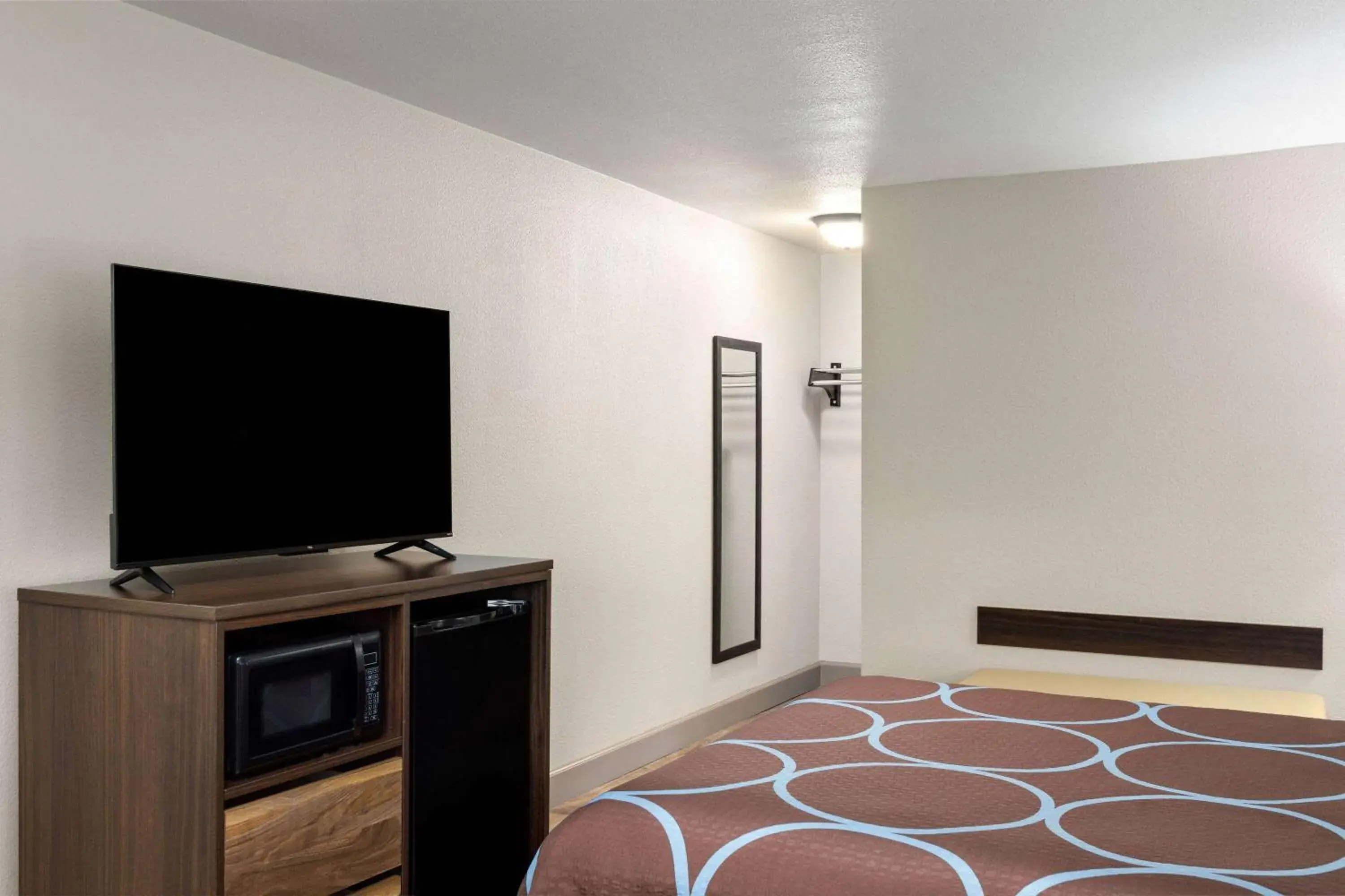 Photo of the whole room, Bed in Super 8 by Wyndham Fallon Photo of the whole room, Bed in Super 8 by Wyndham Fallon