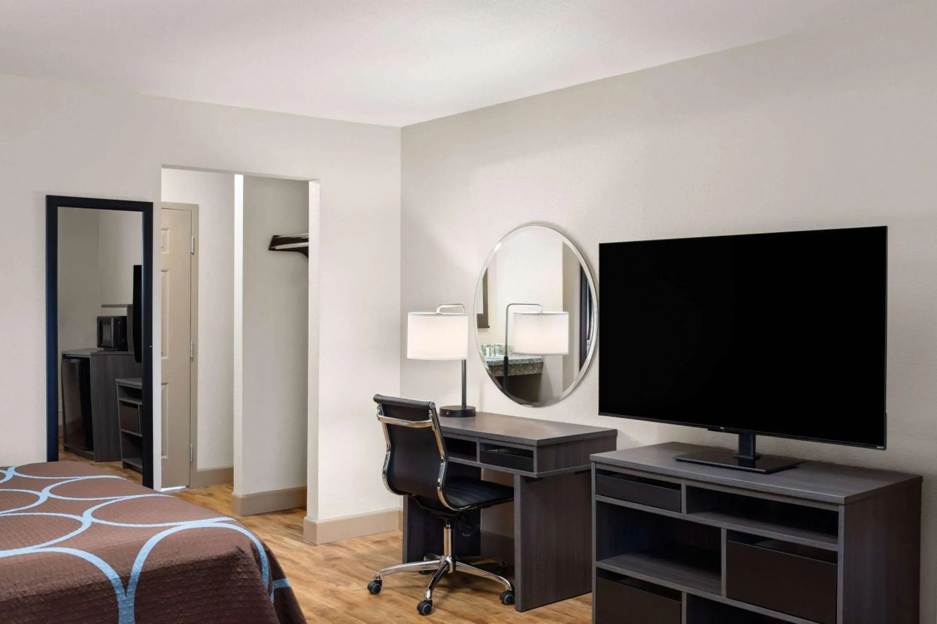 Photo of the whole room in Super 8 by Wyndham Fallon Photo of the whole room in Super 8 by Wyndham Fallon