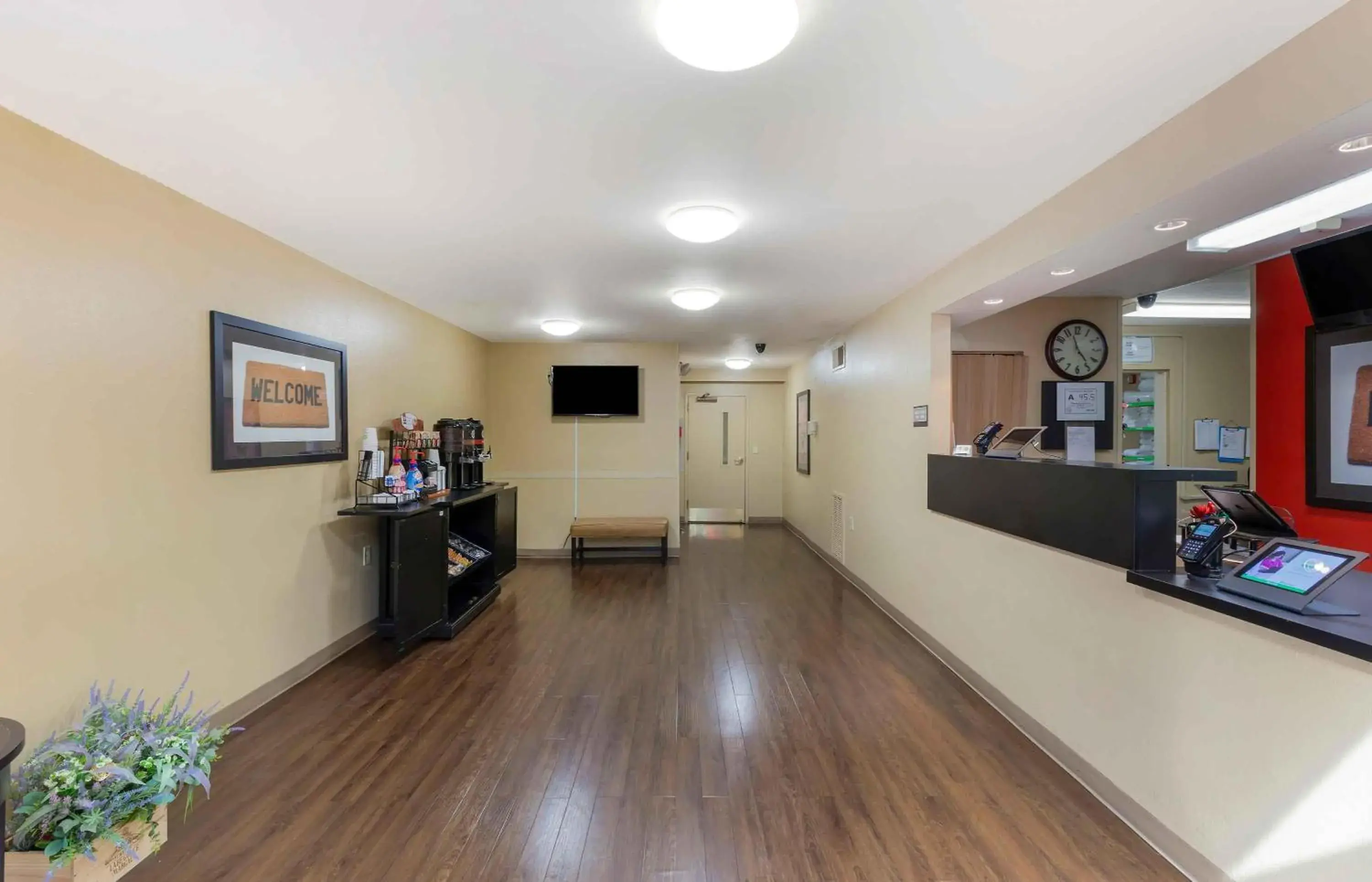 Lobby or reception in Extended Stay America Suites - Raleigh - North Raleigh - Wake Towne Dr Lobby or reception in Extended Stay America Suites - Raleigh - North Raleigh - Wake Towne Dr