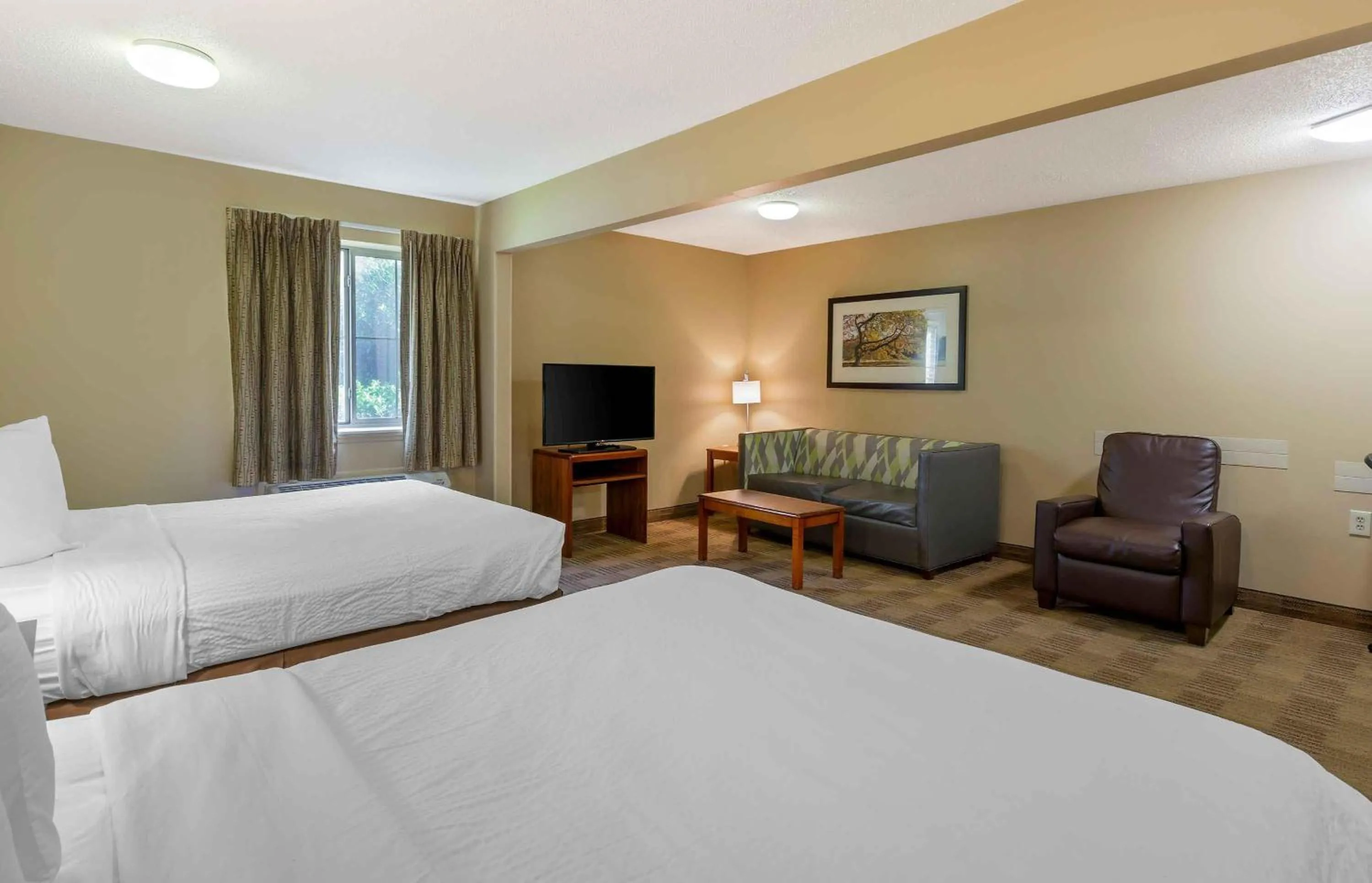 Bedroom, Bed in Extended Stay America Suites - Raleigh - North Raleigh - Wake Towne Dr