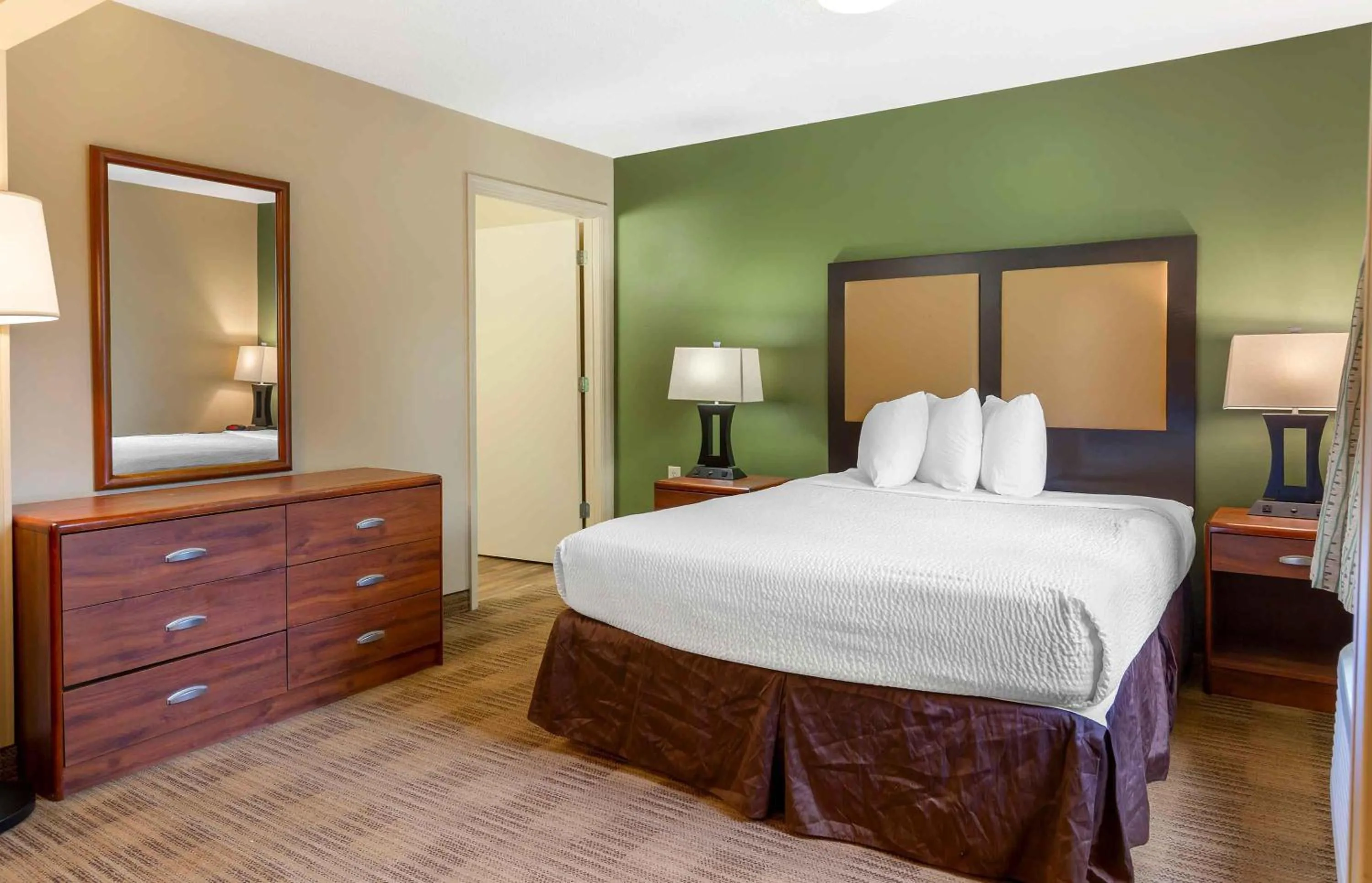 Bedroom, Bed in Extended Stay America Suites - Raleigh - North Raleigh - Wake Towne Dr