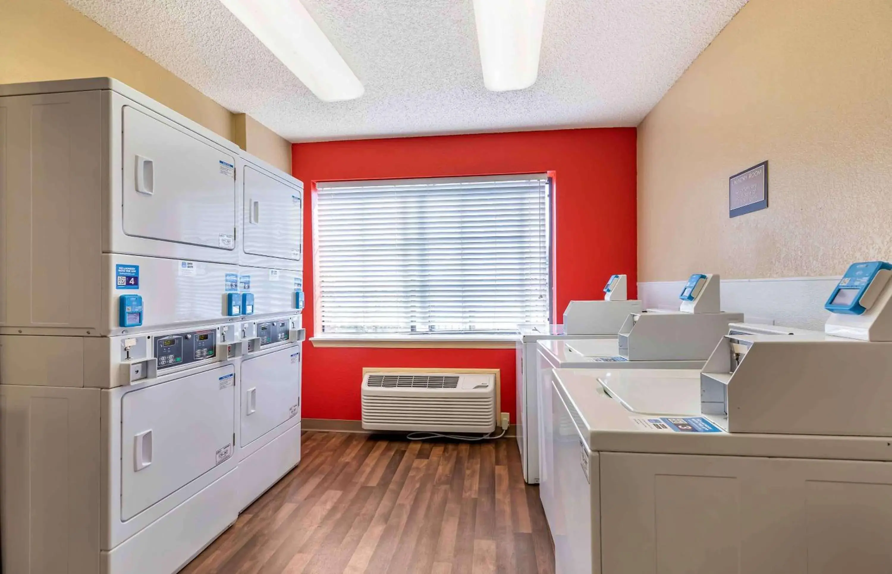 Property building, Bed in Extended Stay America Select Suites - Denver - Tech Center South Property building, Bed in Extended Stay America Select Suites - Denver - Tech Center South