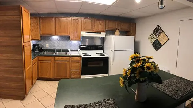 Kitchen or kitchenette in Wingfield Inn