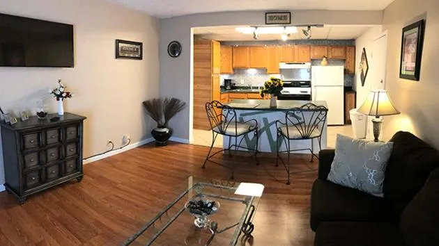 Kitchen or kitchenette in Wingfield Inn