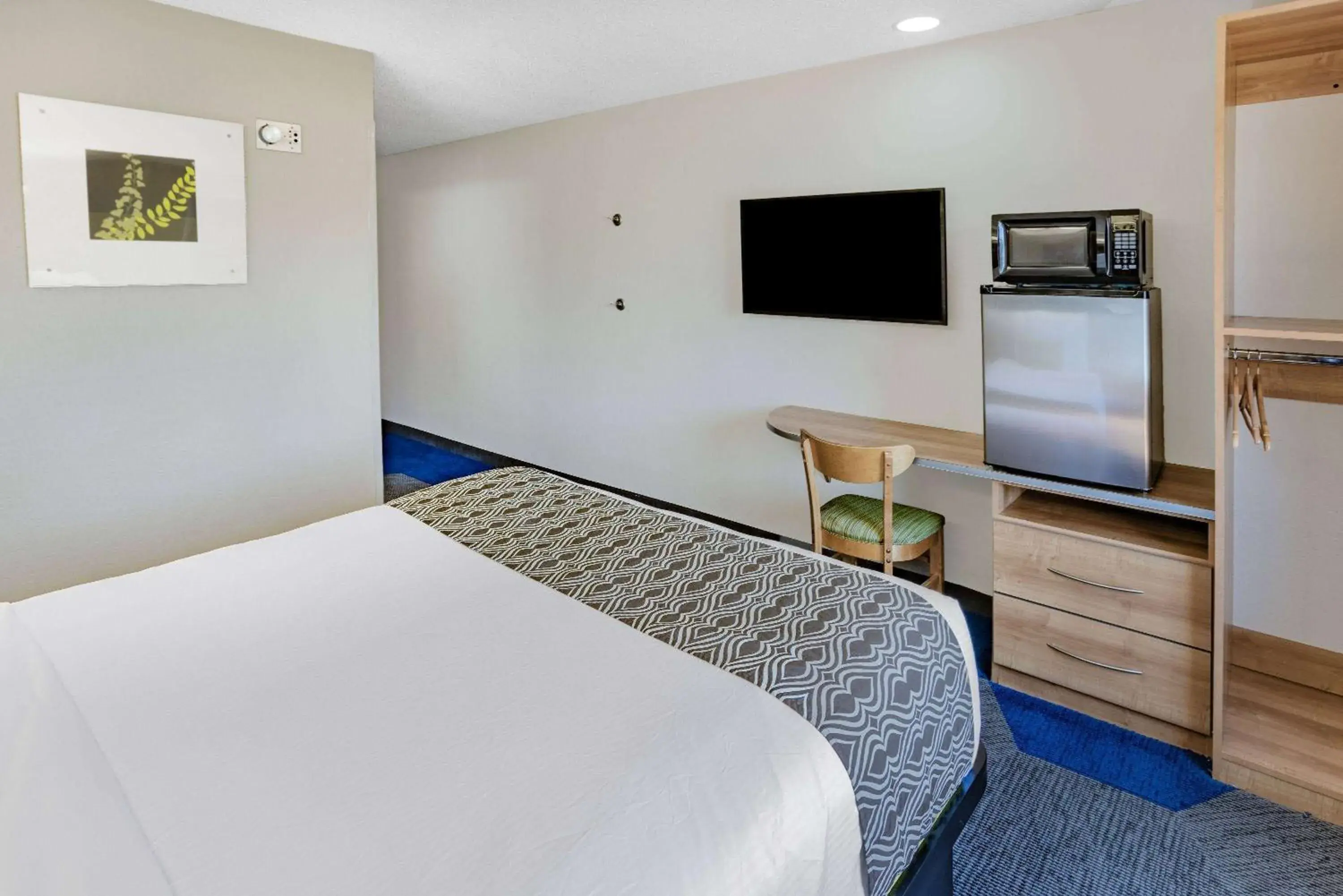 Photo of the whole room, Bed in Microtel Inn & Suites by Wyndham Johnstown Photo of the whole room, Bed in Microtel Inn & Suites by Wyndham Johnstown