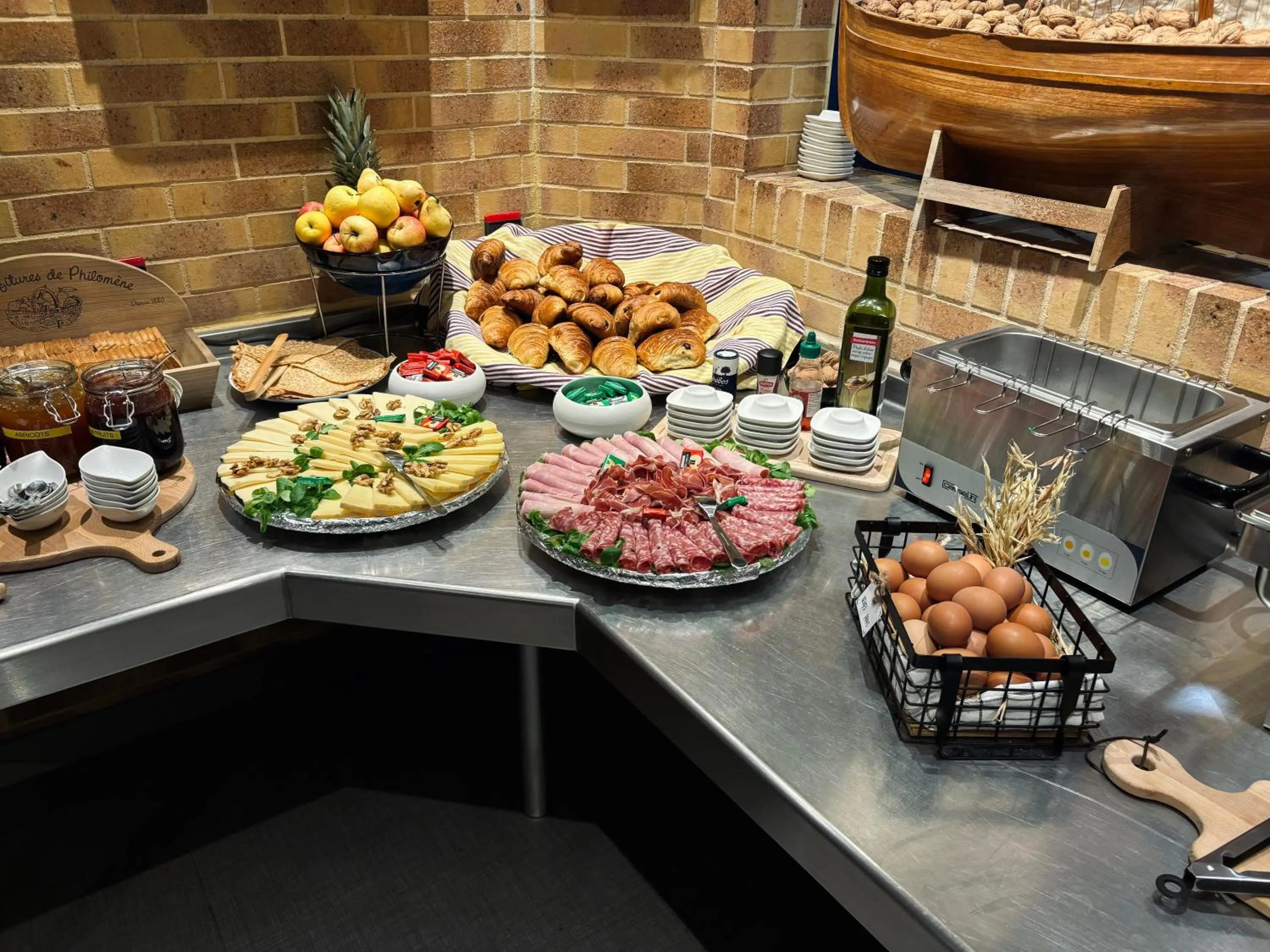 Food in Hotel Arcantis Le Voltaire