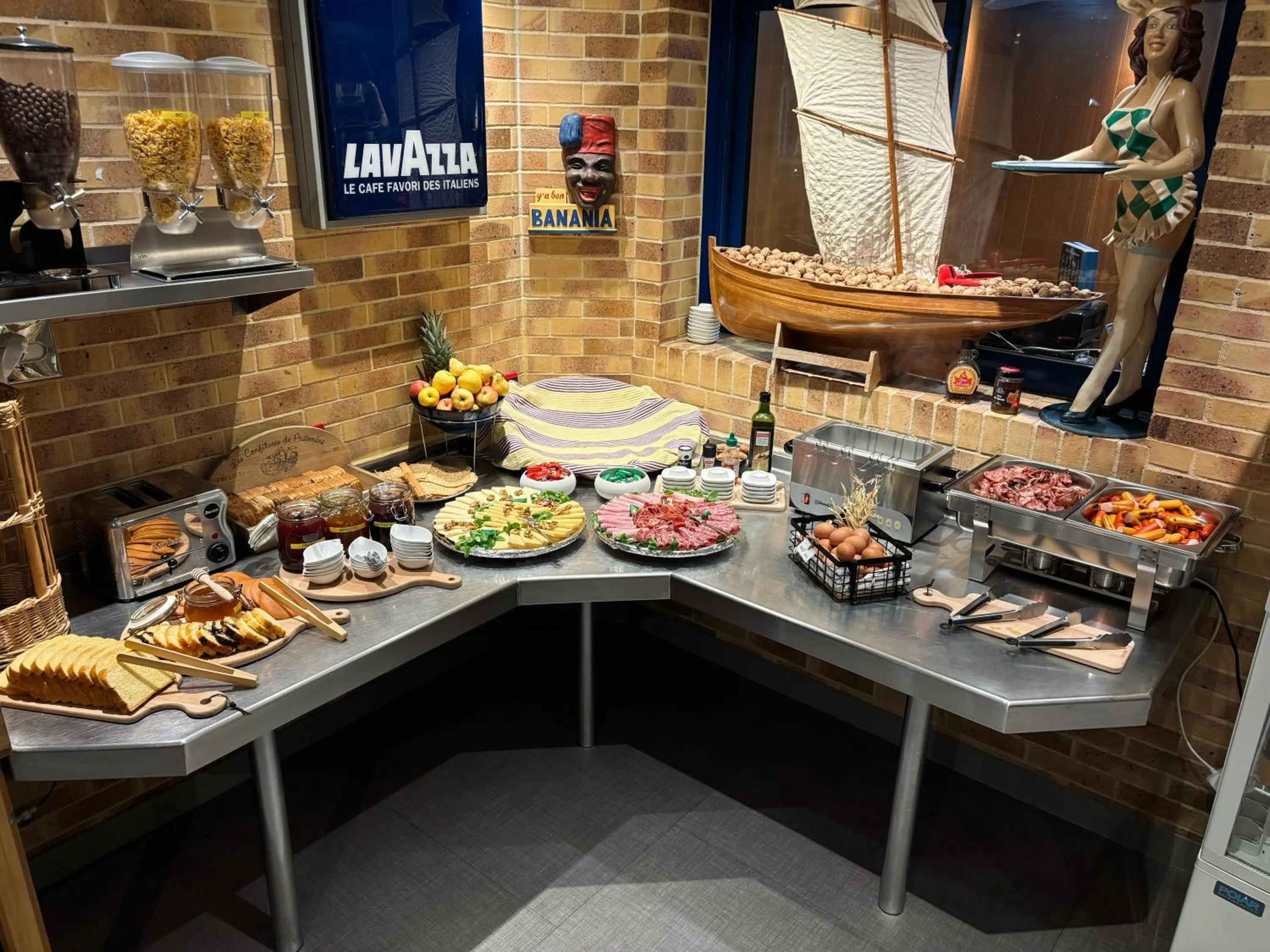 Food in Hotel Arcantis Le Voltaire