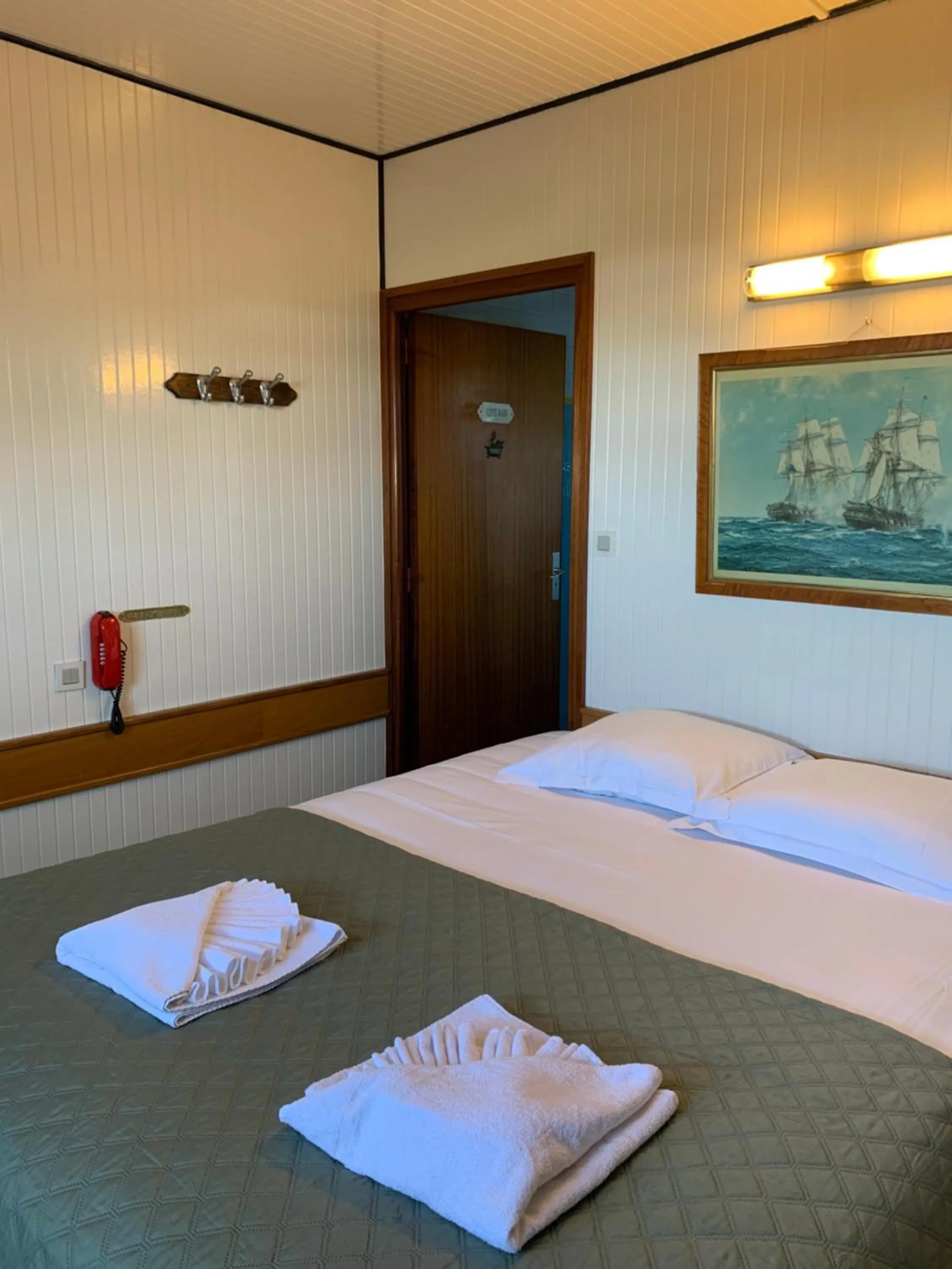 Bed in Hotel Arcantis Le Voltaire