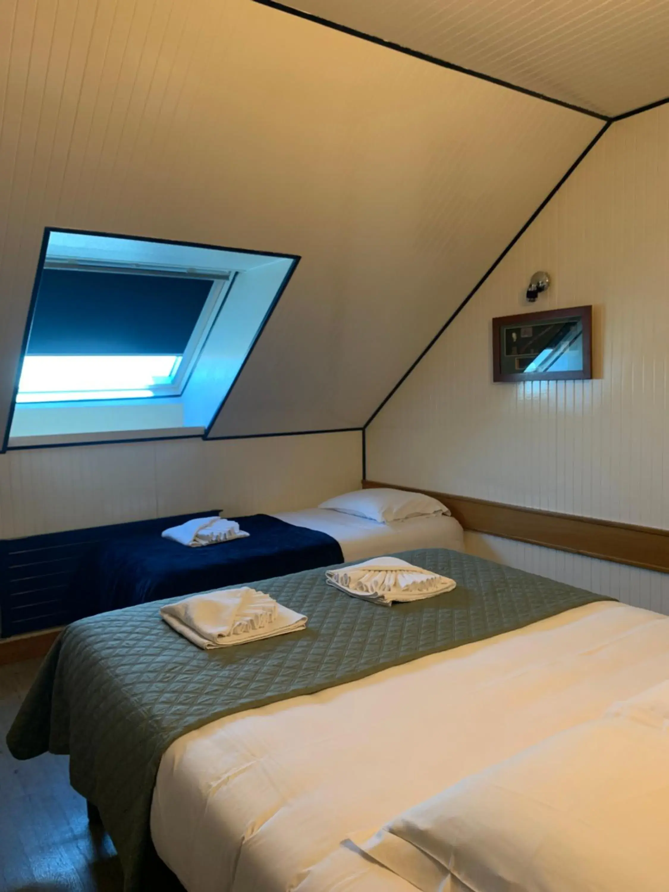 Triple Room in Hotel Arcantis Le Voltaire Triple Room in Hotel Arcantis Le Voltaire