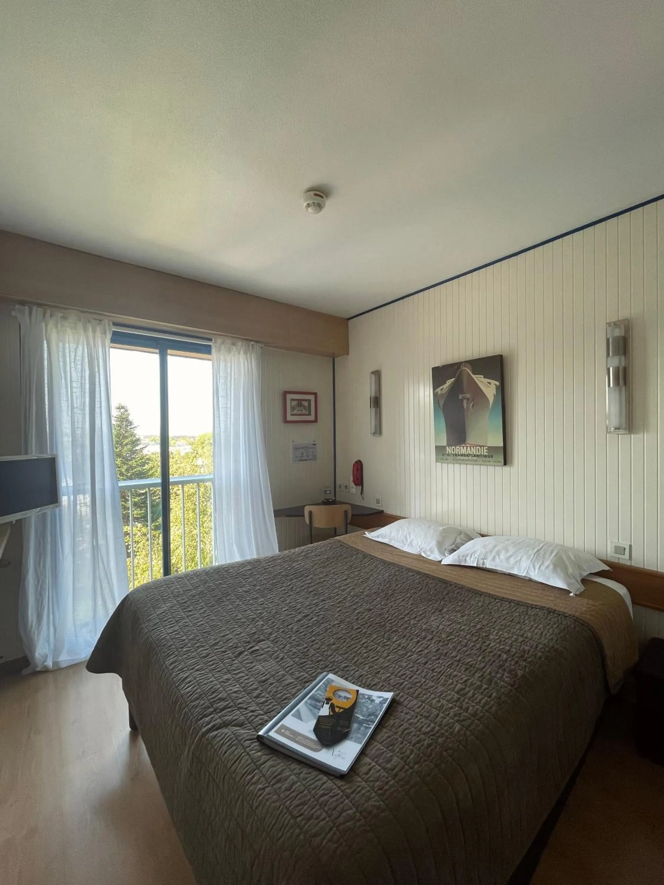 Double Room with shower or bathtub in Hotel Arcantis Le Voltaire