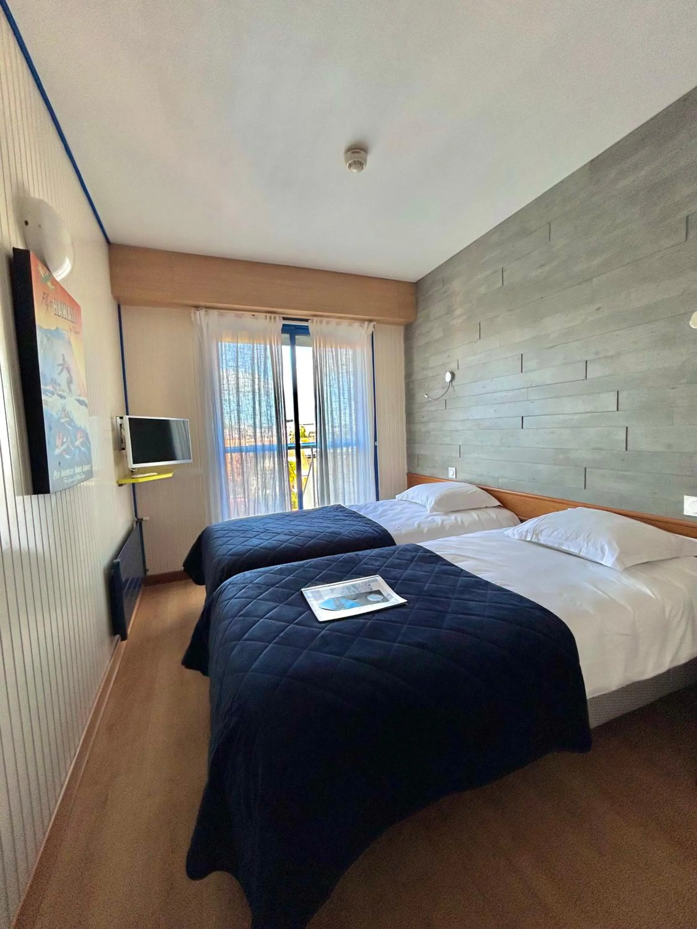 Bed in Hotel Arcantis Le Voltaire