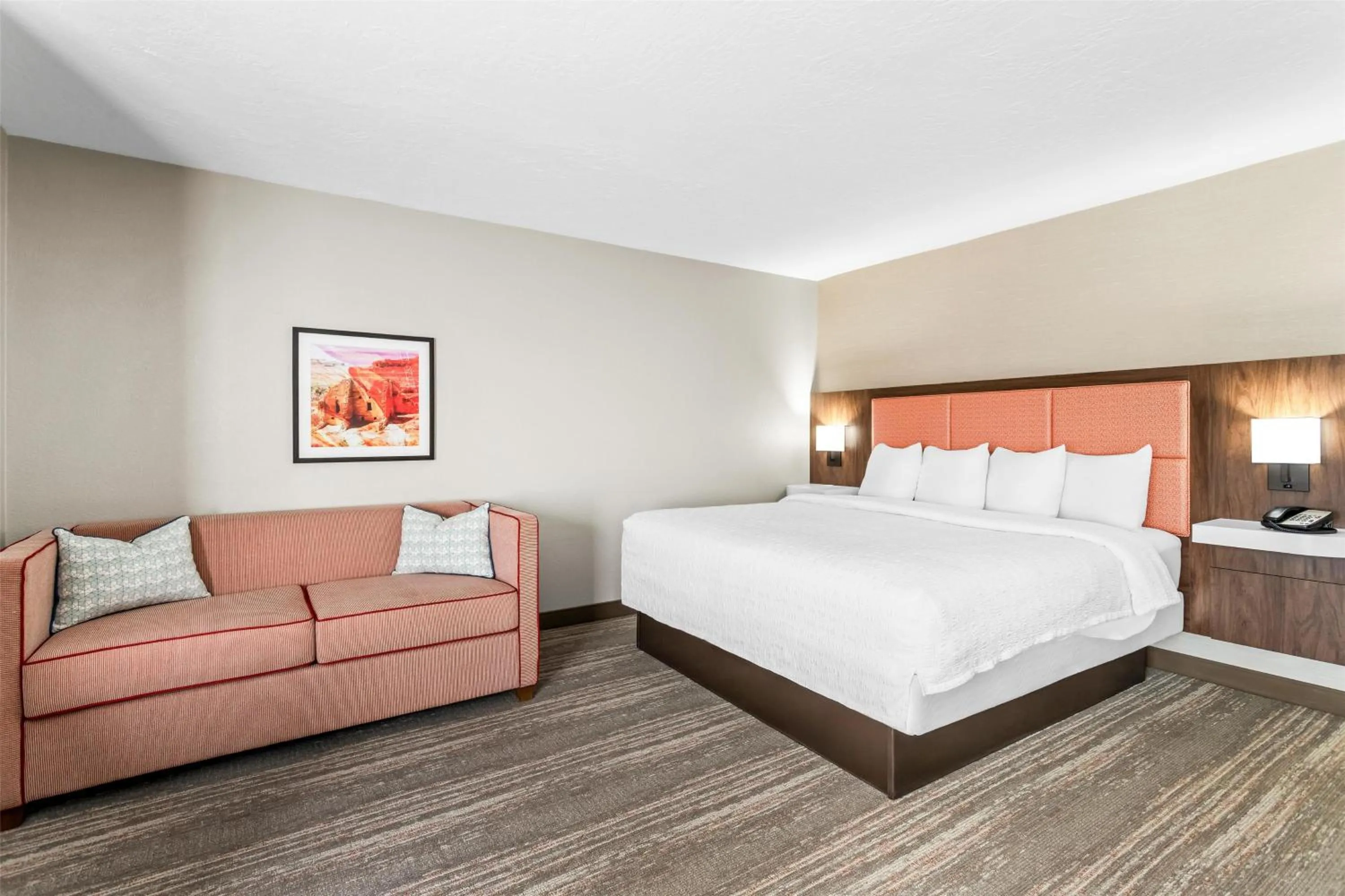 Living room, Bed in Hampton Inn & Suites Farmington