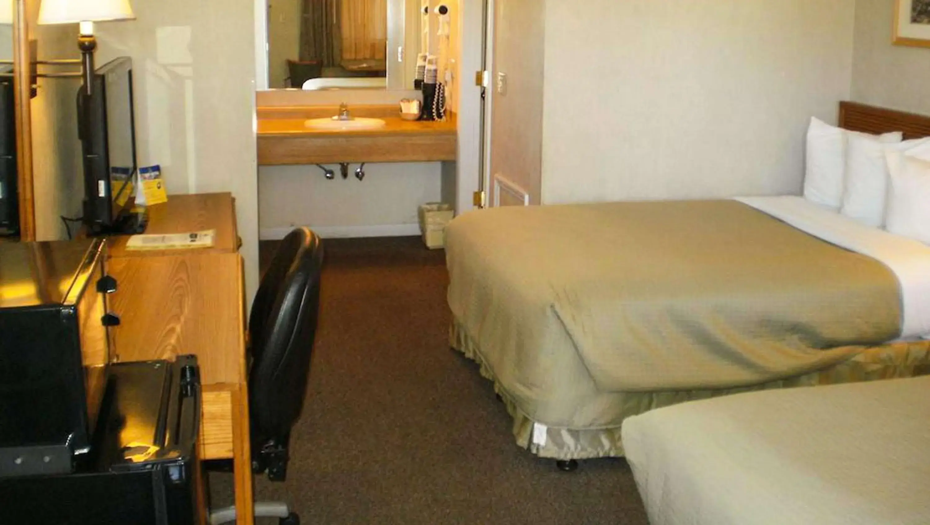 Photo of the whole room in Magnuson Hotel Park Vue Photo of the whole room in Magnuson Hotel Park Vue