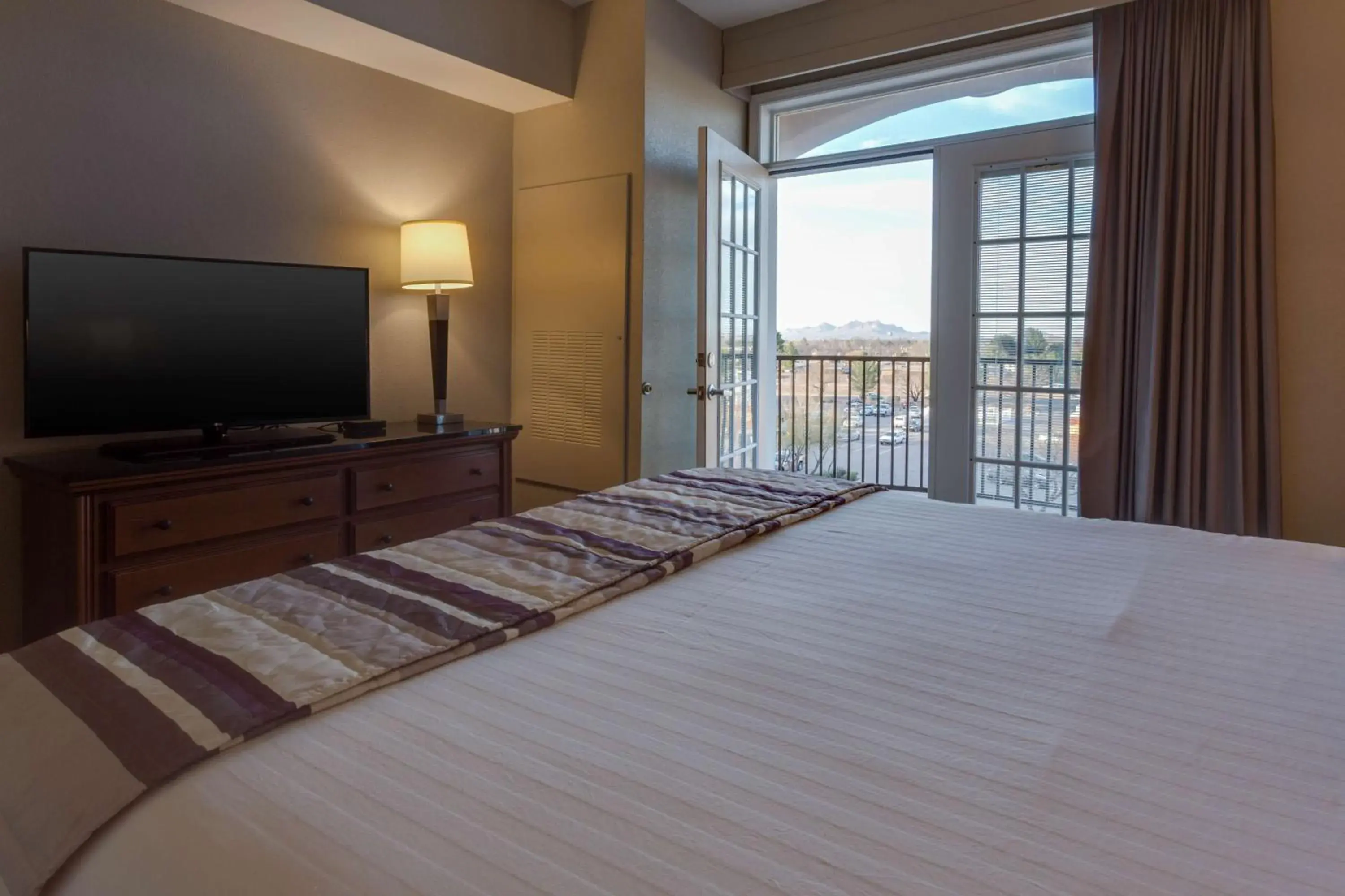 Photo of the whole room, Bed in Drury Inn & Suites Las Cruces Photo of the whole room, Bed in Drury Inn & Suites Las Cruces