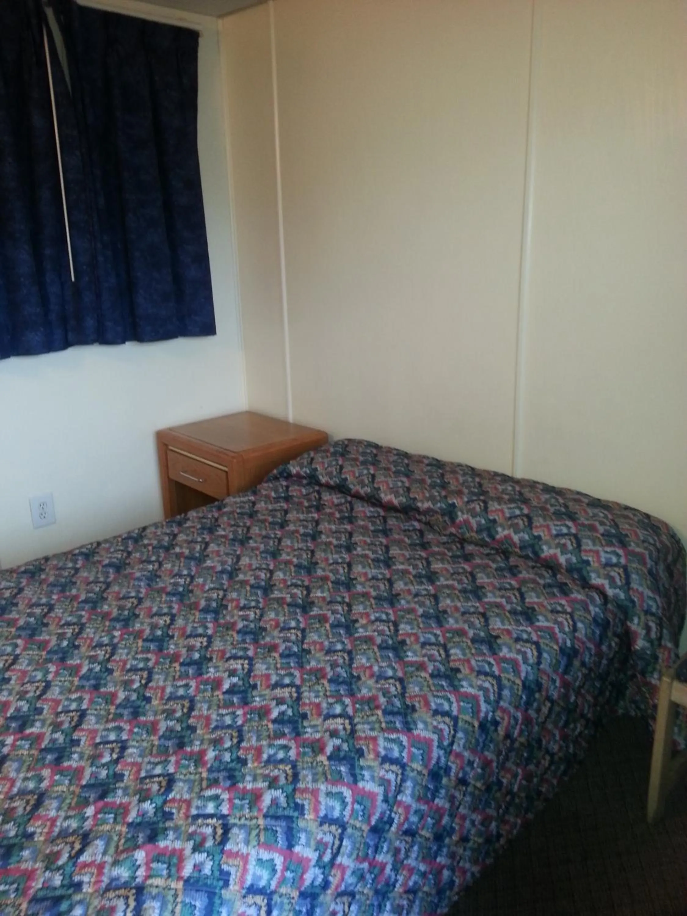 Bed in Americana Motel