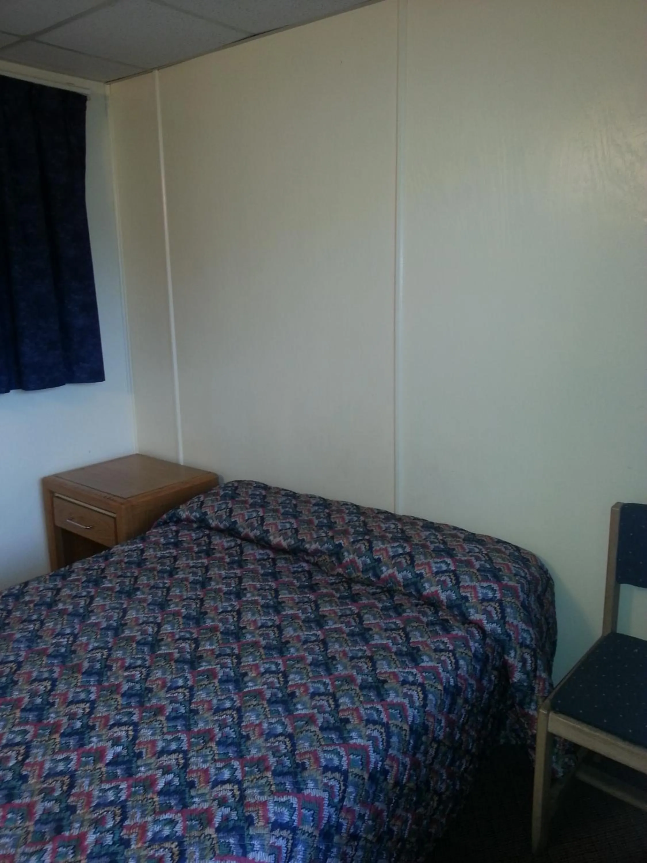 Bed in Americana Motel