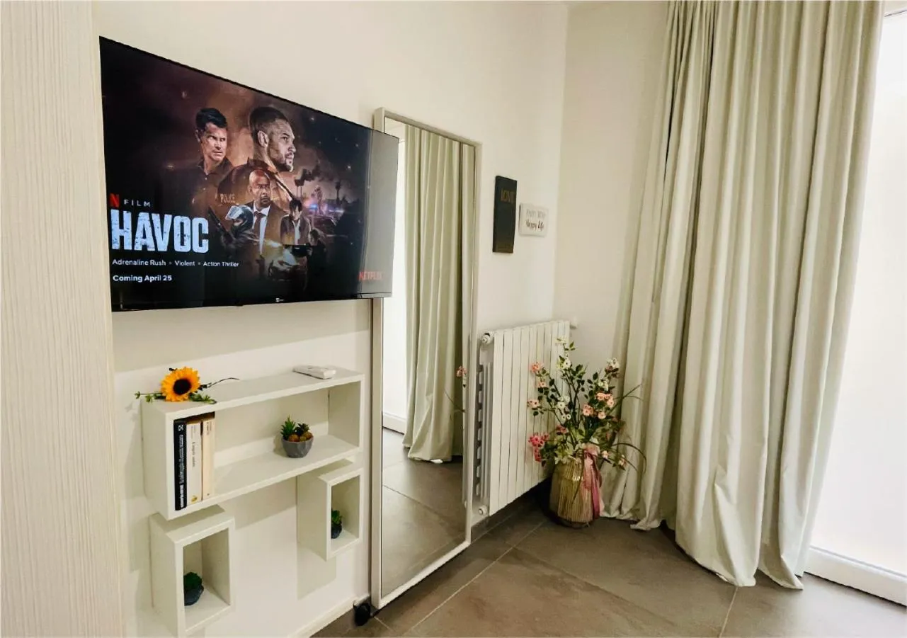 TV and multimedia in La Collina di Montegrappa - Suites with Heated Private Pool - Suites with Shared Pool