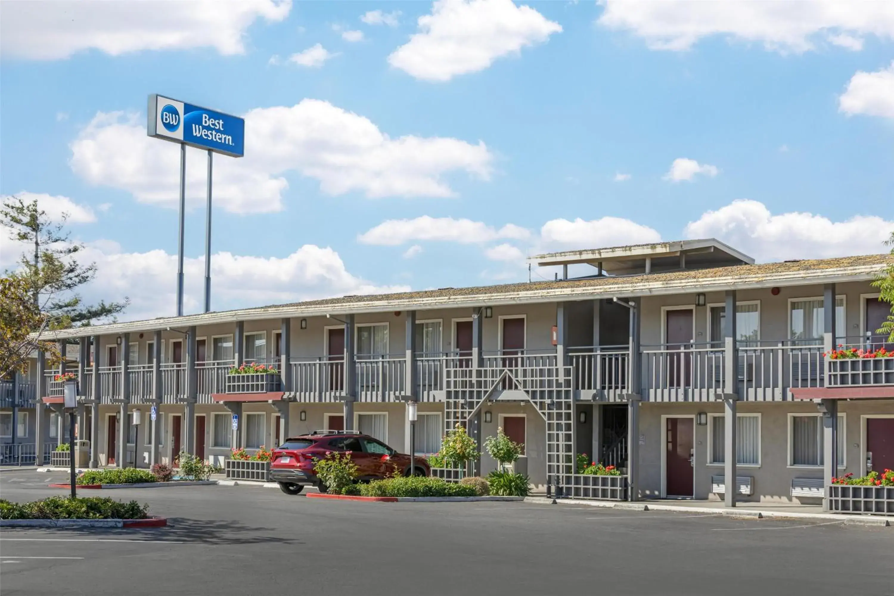 Property building in Best Western Petaluma Inn Property building in Best Western Petaluma Inn