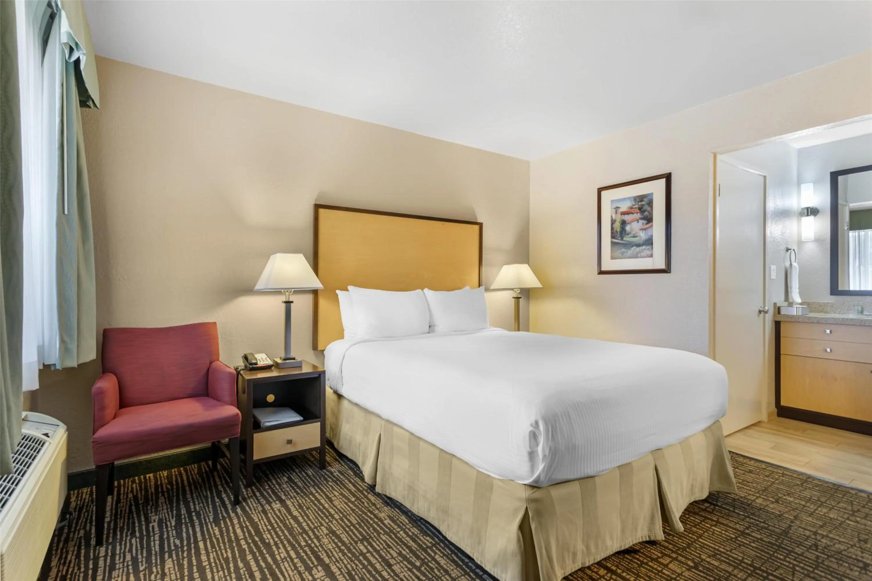 Bedroom, Bed in Best Western Petaluma Inn