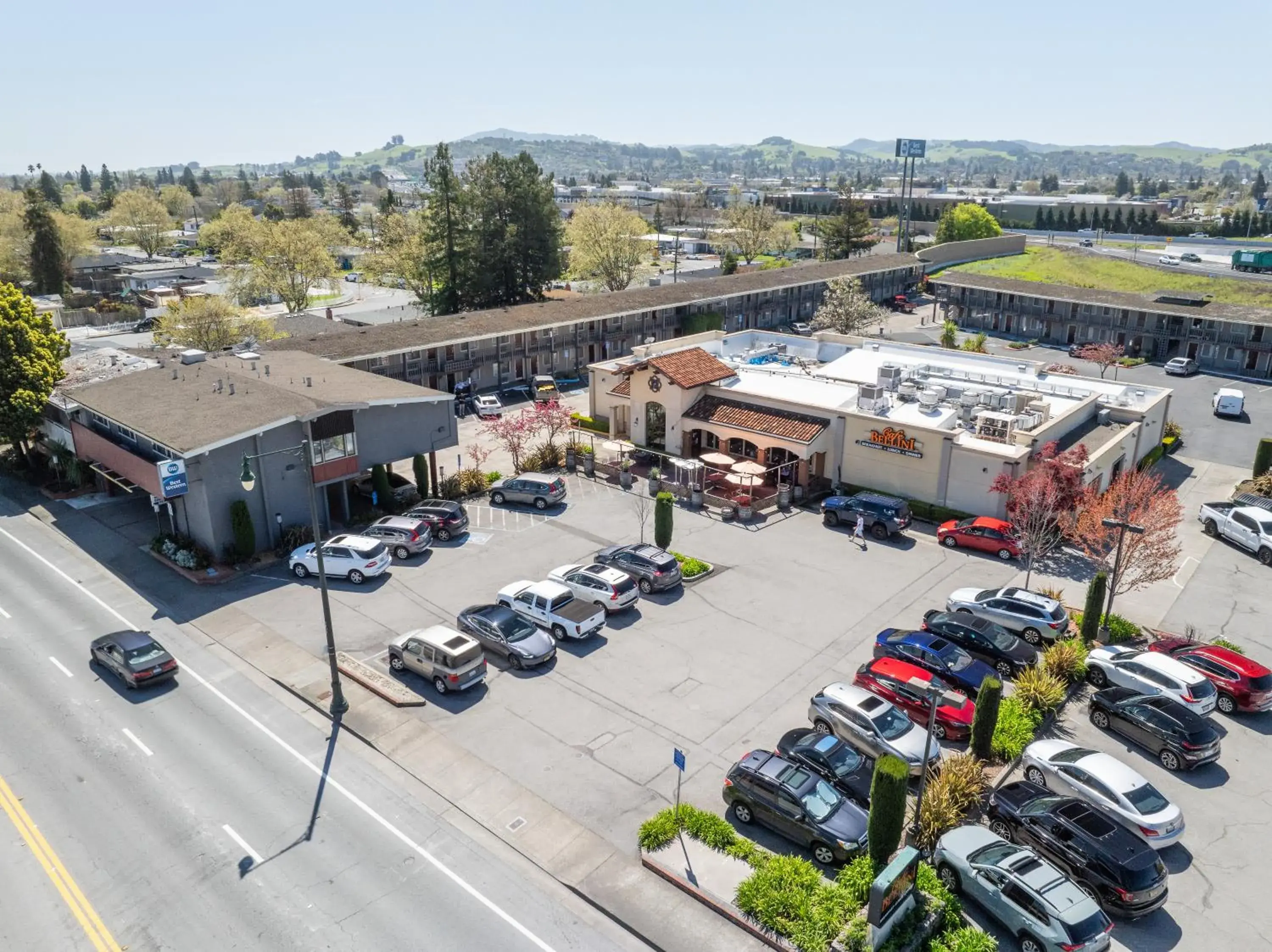 Property building in Best Western Petaluma Inn Property building in Best Western Petaluma Inn