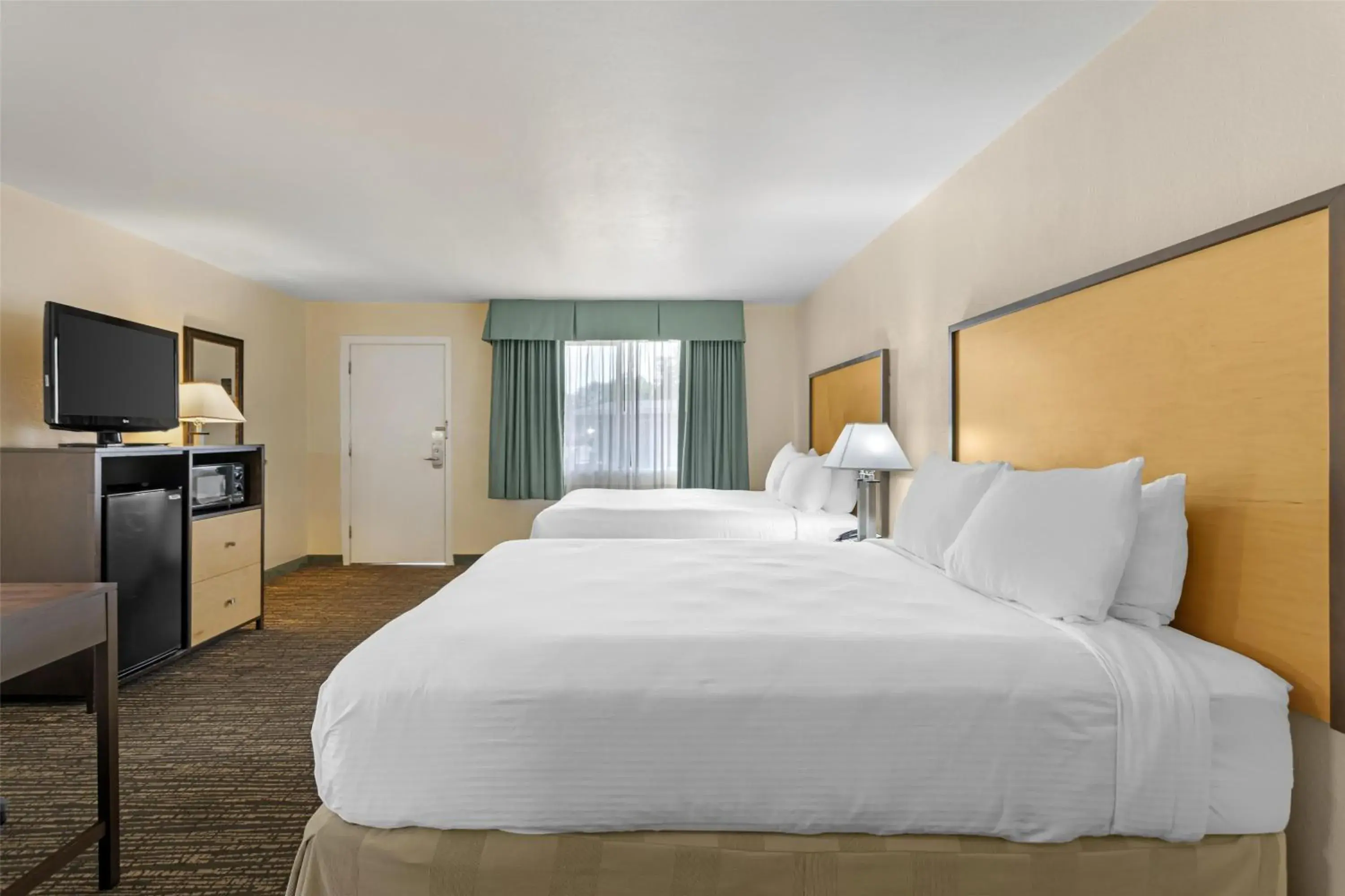 Bedroom, Bed in Best Western Petaluma Inn Bedroom, Bed in Best Western Petaluma Inn