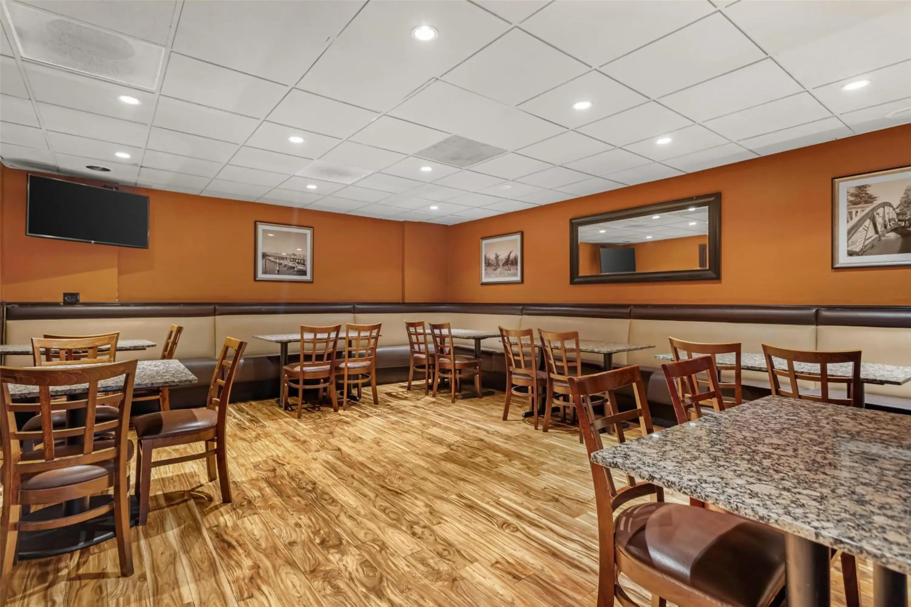 Breakfast in Best Western Petaluma Inn Breakfast in Best Western Petaluma Inn