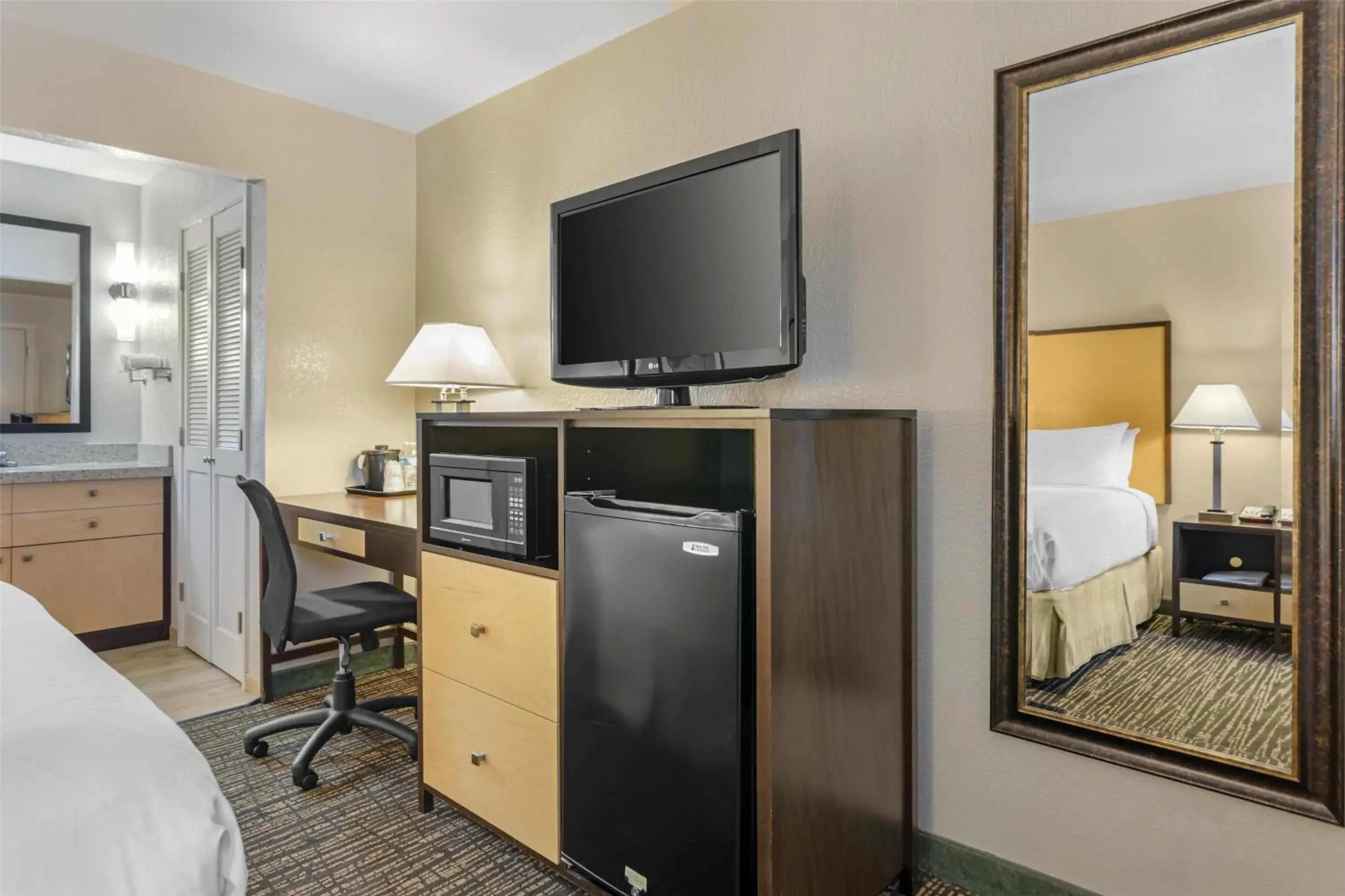 Bedroom, Bed in Best Western Petaluma Inn Bedroom, Bed in Best Western Petaluma Inn