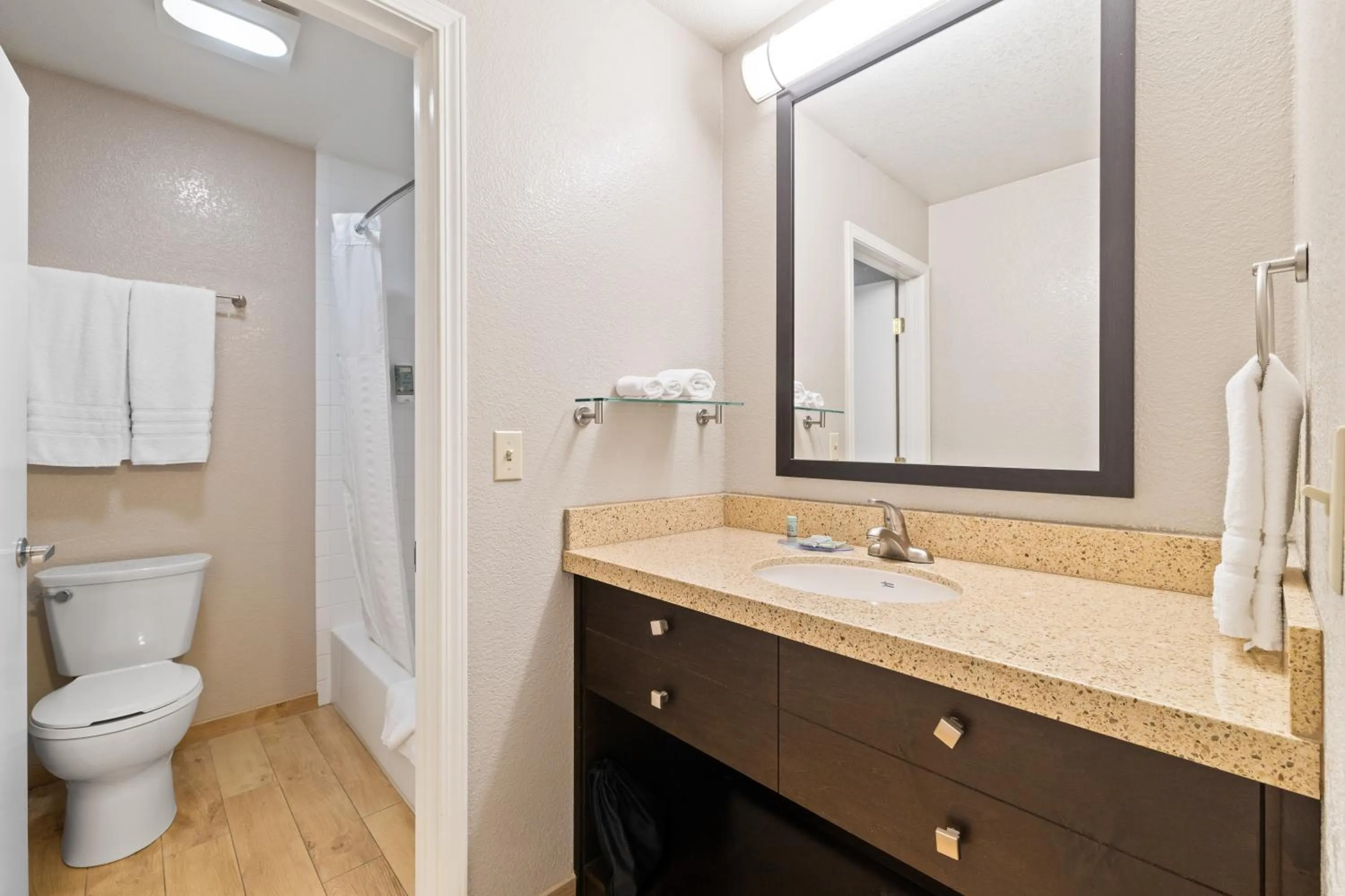 Shower in Best Western Petaluma Inn