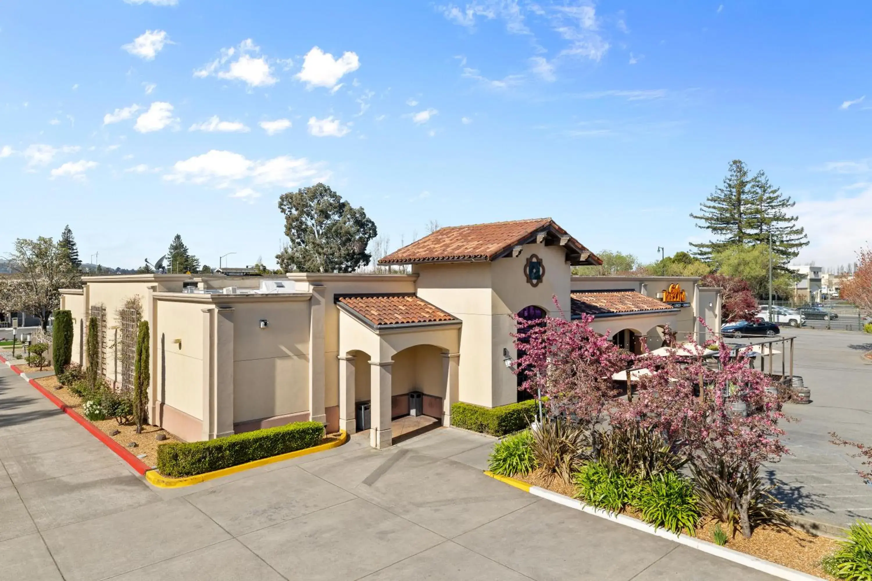 Property building in Best Western Petaluma Inn Property building in Best Western Petaluma Inn