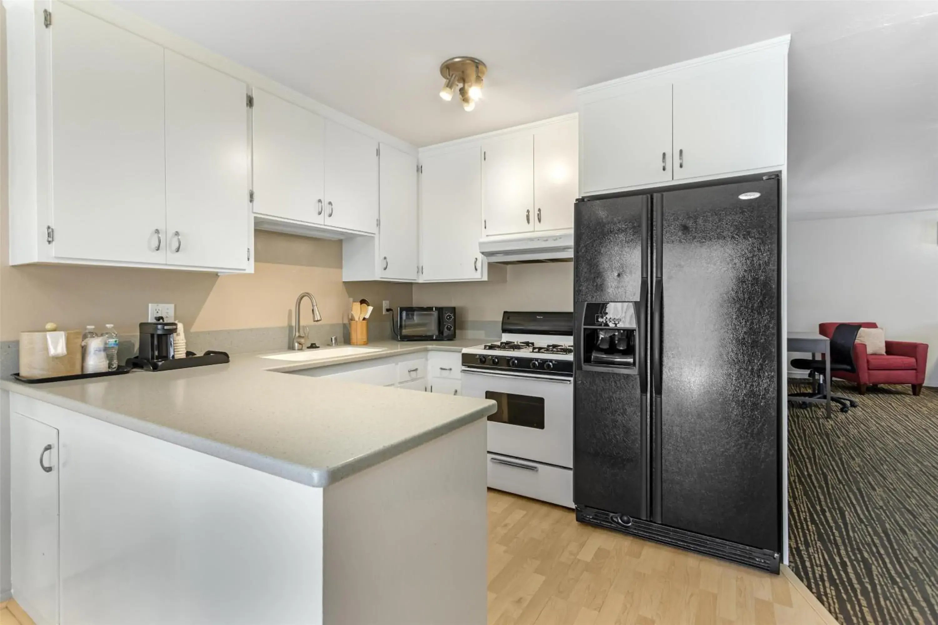 Photo of the whole room in Best Western Petaluma Inn Photo of the whole room in Best Western Petaluma Inn