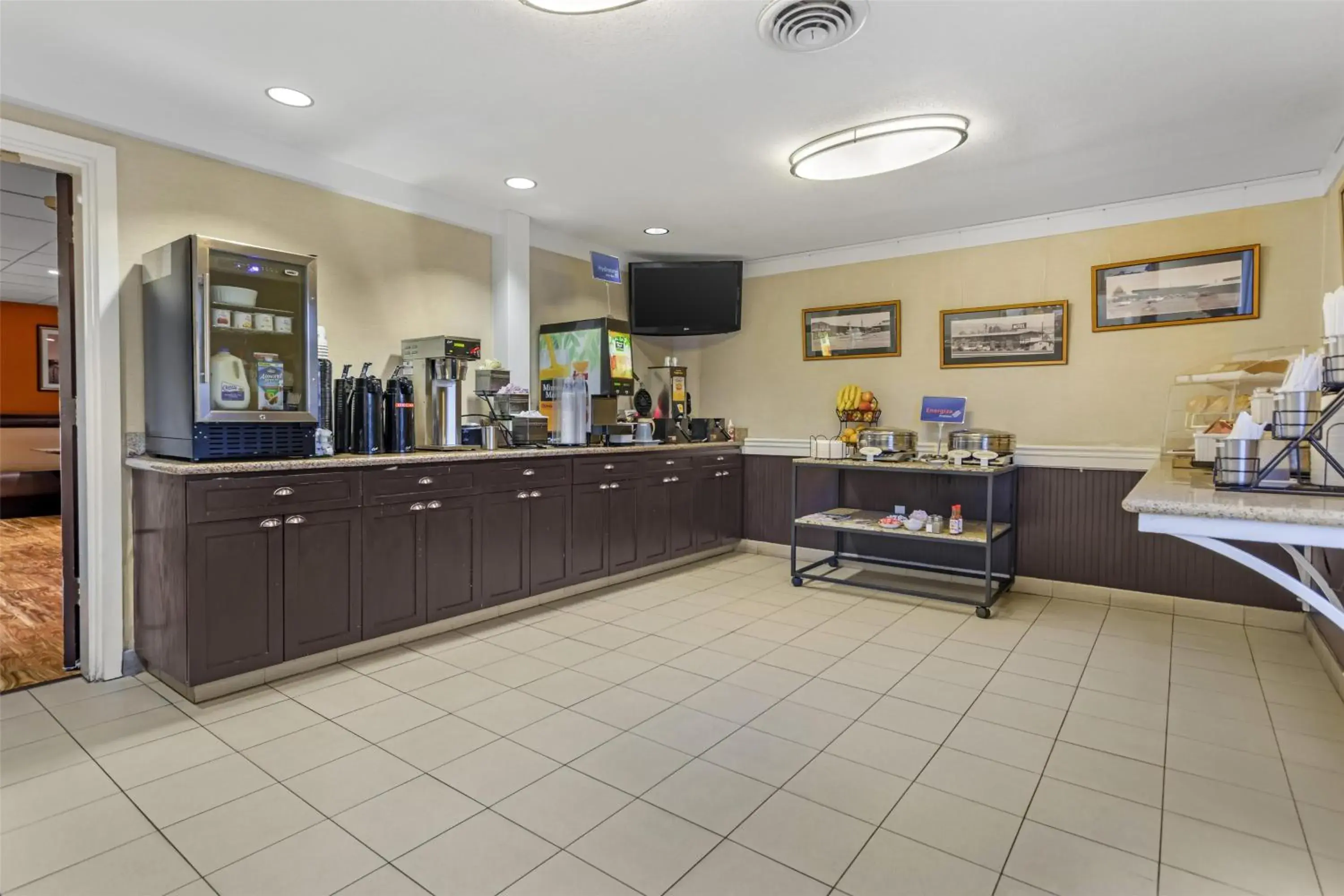 Breakfast in Best Western Petaluma Inn Breakfast in Best Western Petaluma Inn