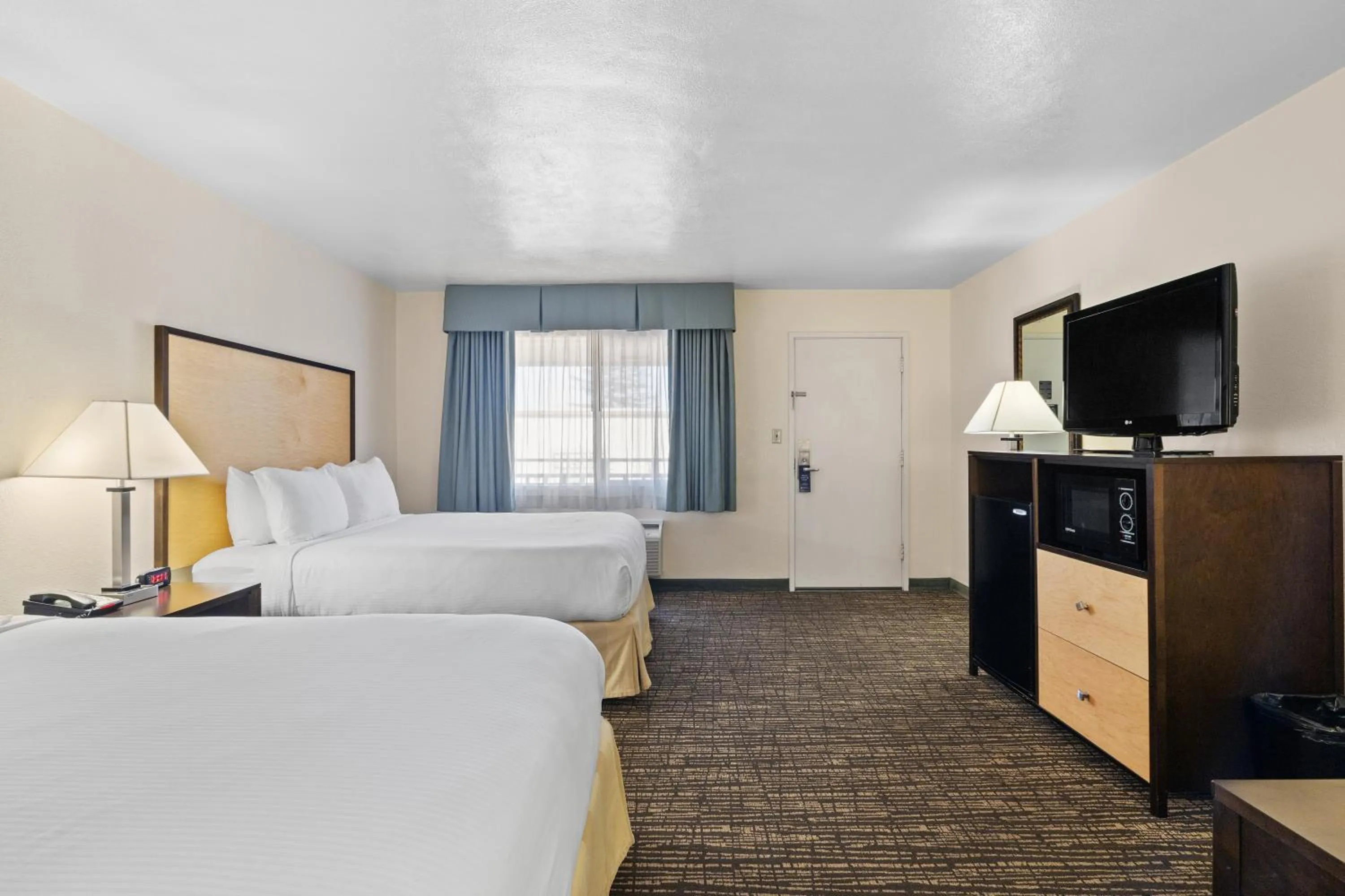 Bed in Best Western Petaluma Inn