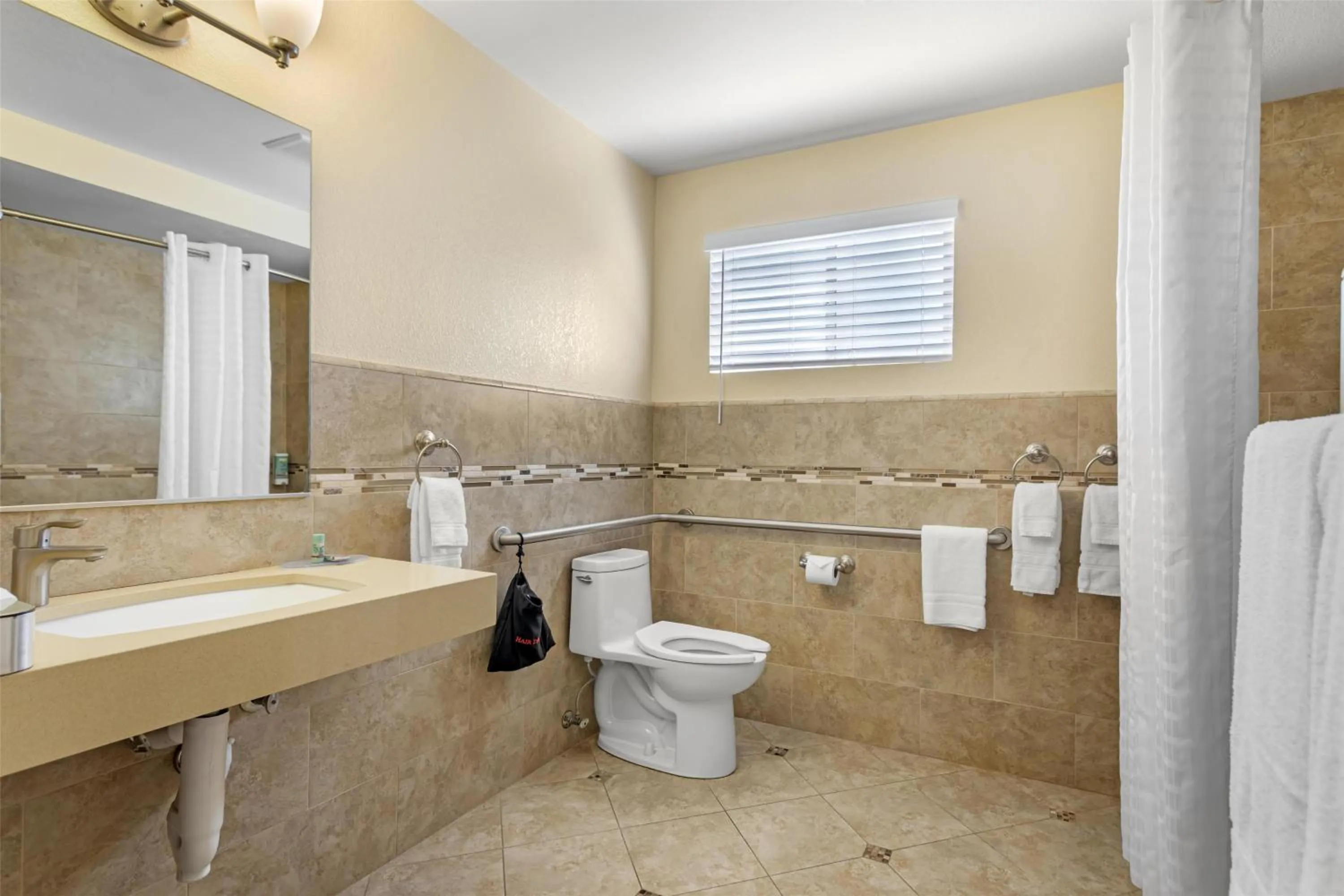 Bathroom in Best Western Petaluma Inn