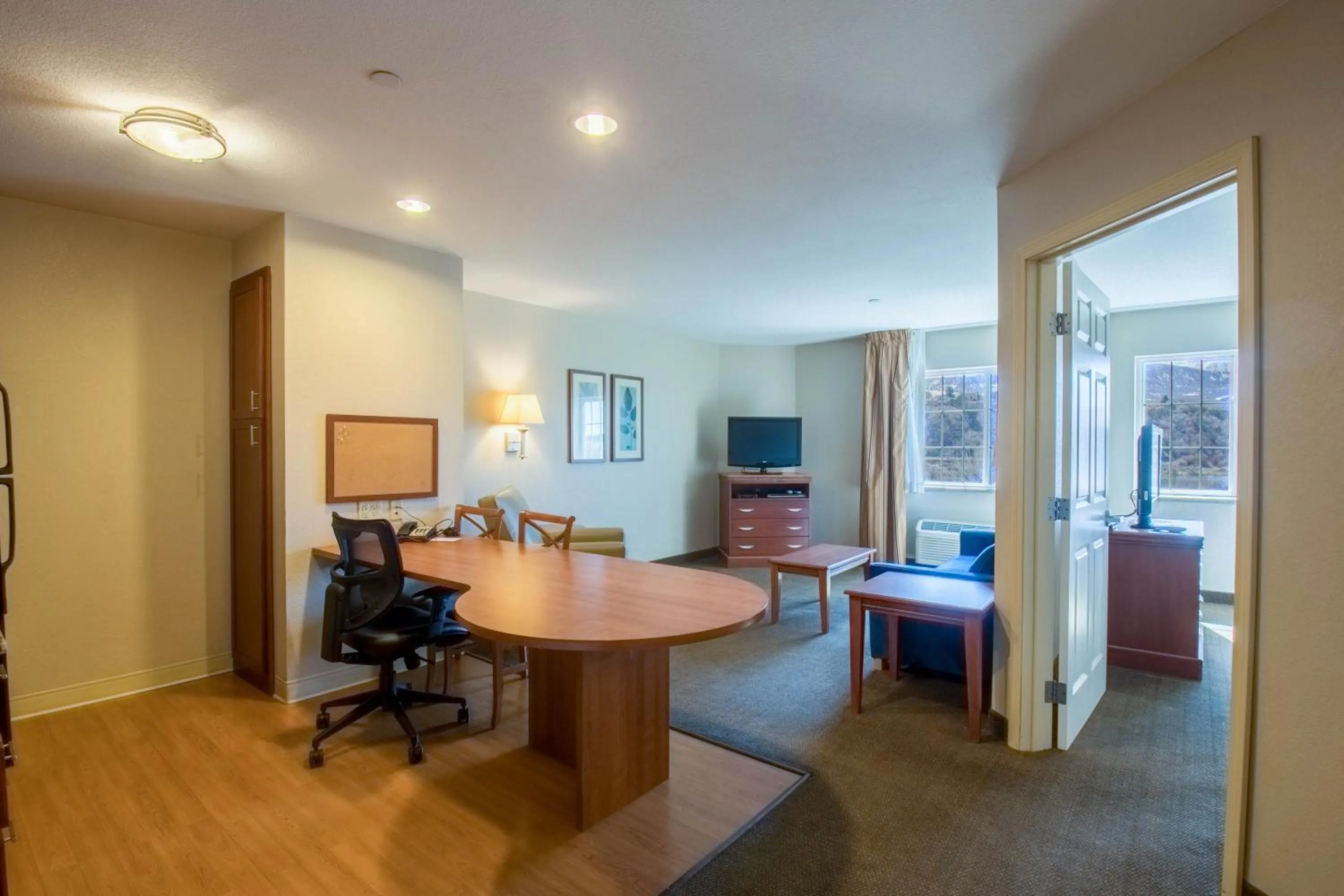 Western Slope Suites Parachute