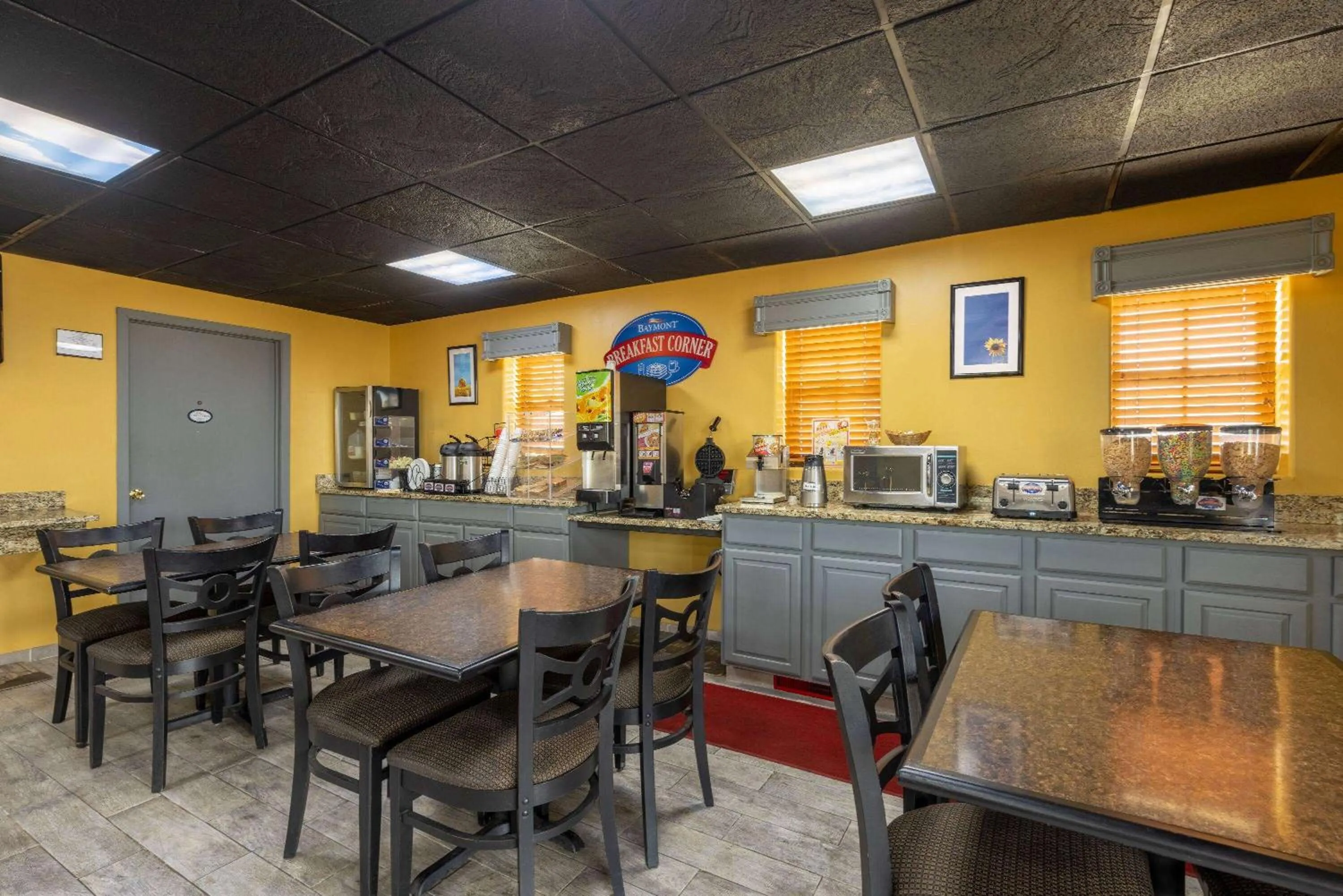 Restaurant/places to eat in Baymont by Wyndham El Dorado