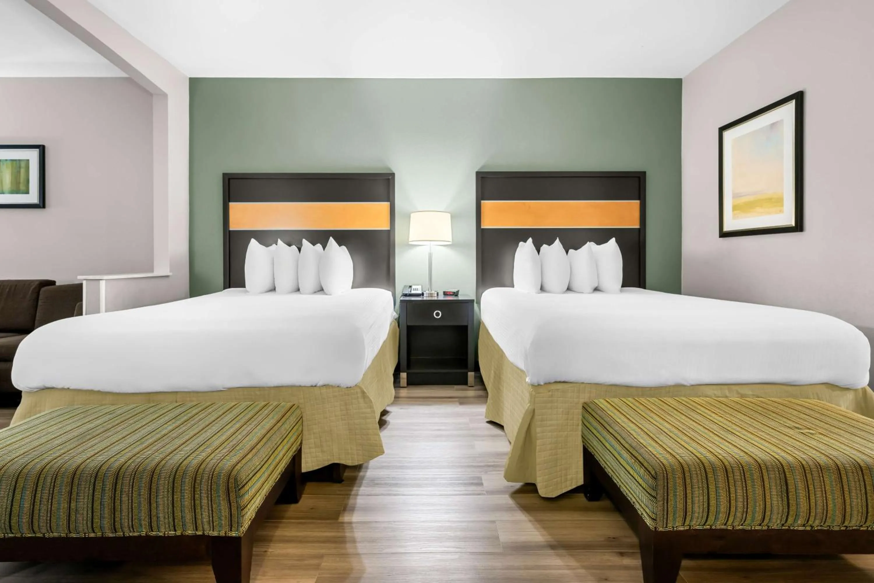 Bedroom, Bed in Best Western Executive Suites