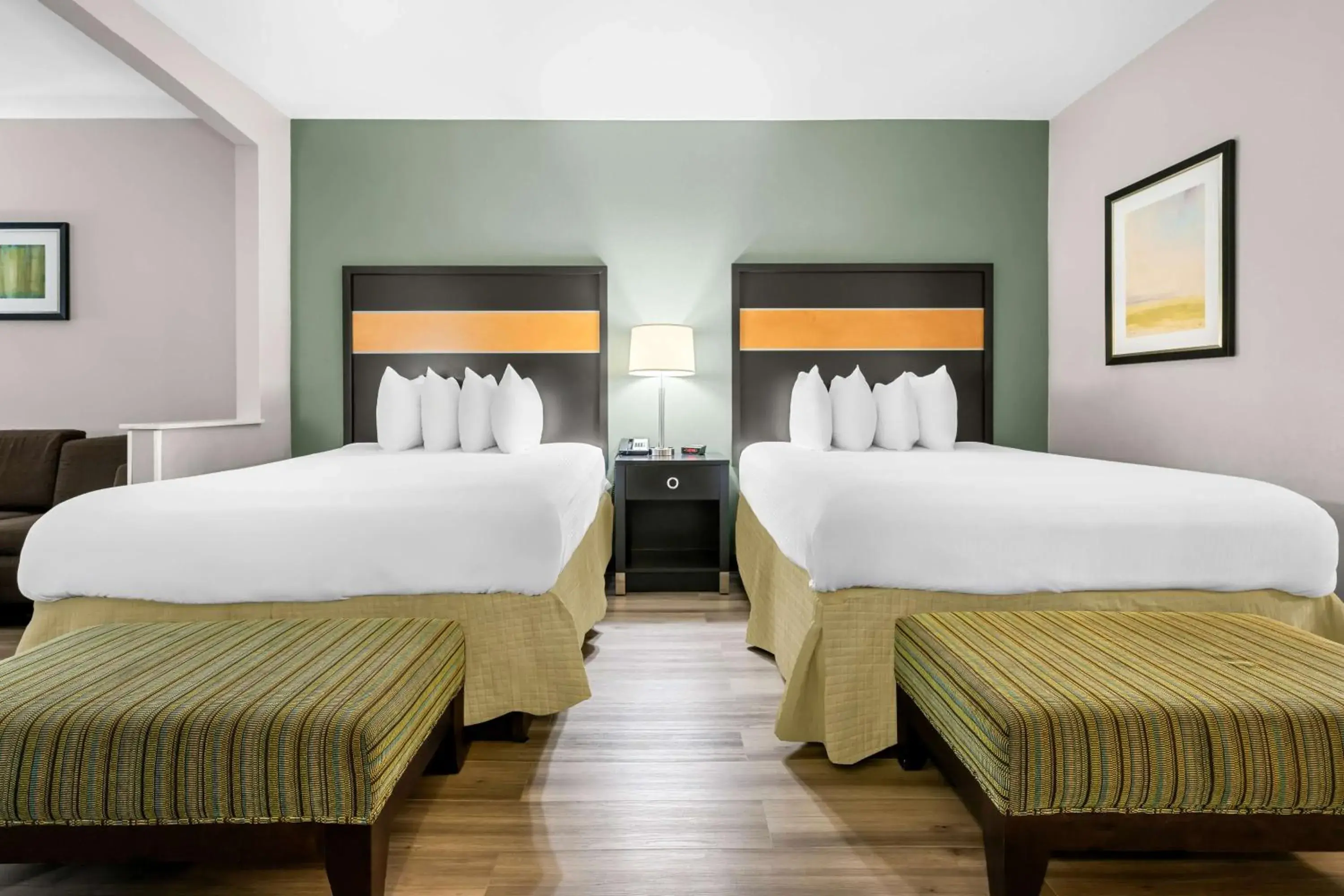 Bedroom, Bed in Best Western Executive Suites Bedroom, Bed in Best Western Executive Suites