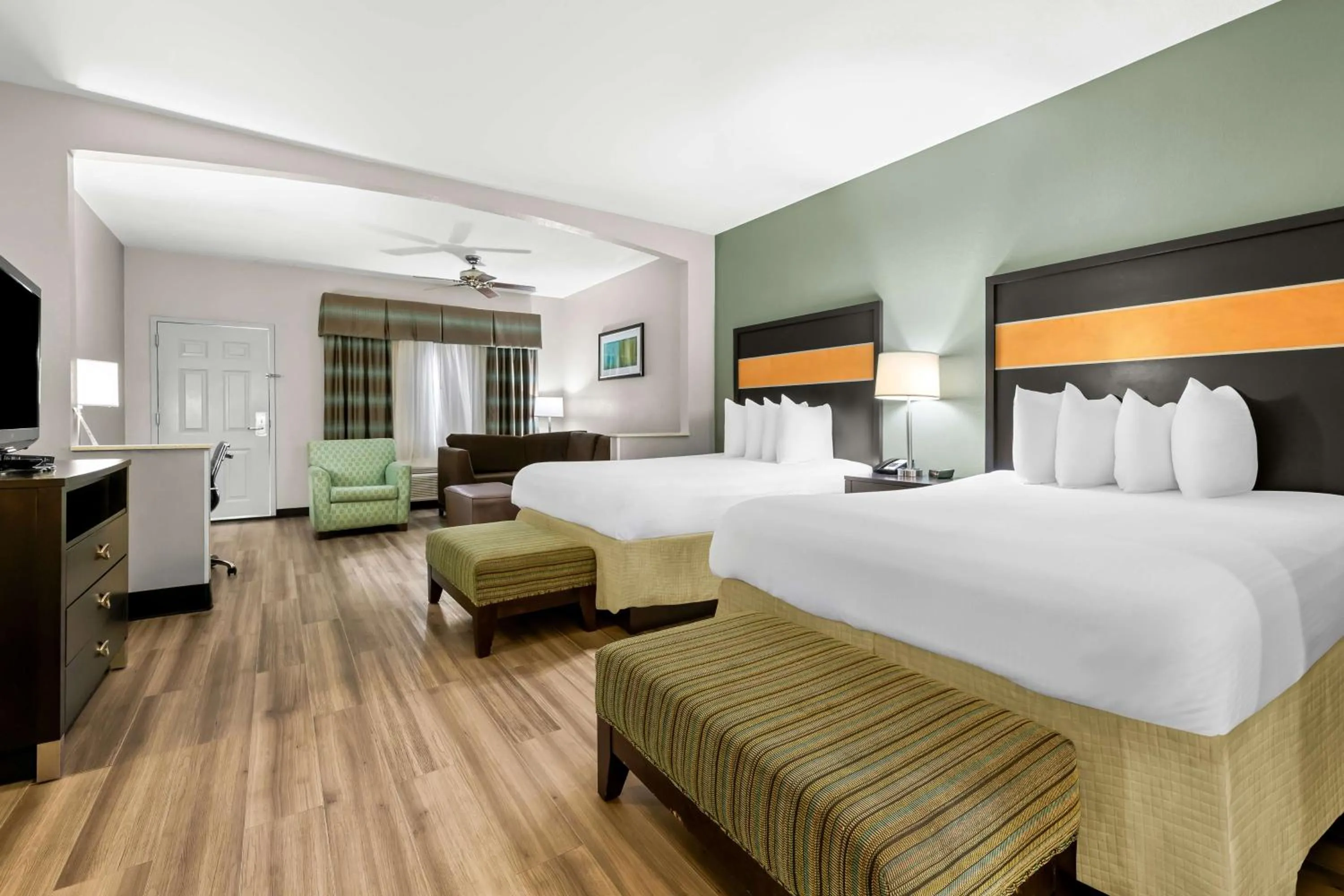 Bedroom, Bed in Best Western Executive Suites