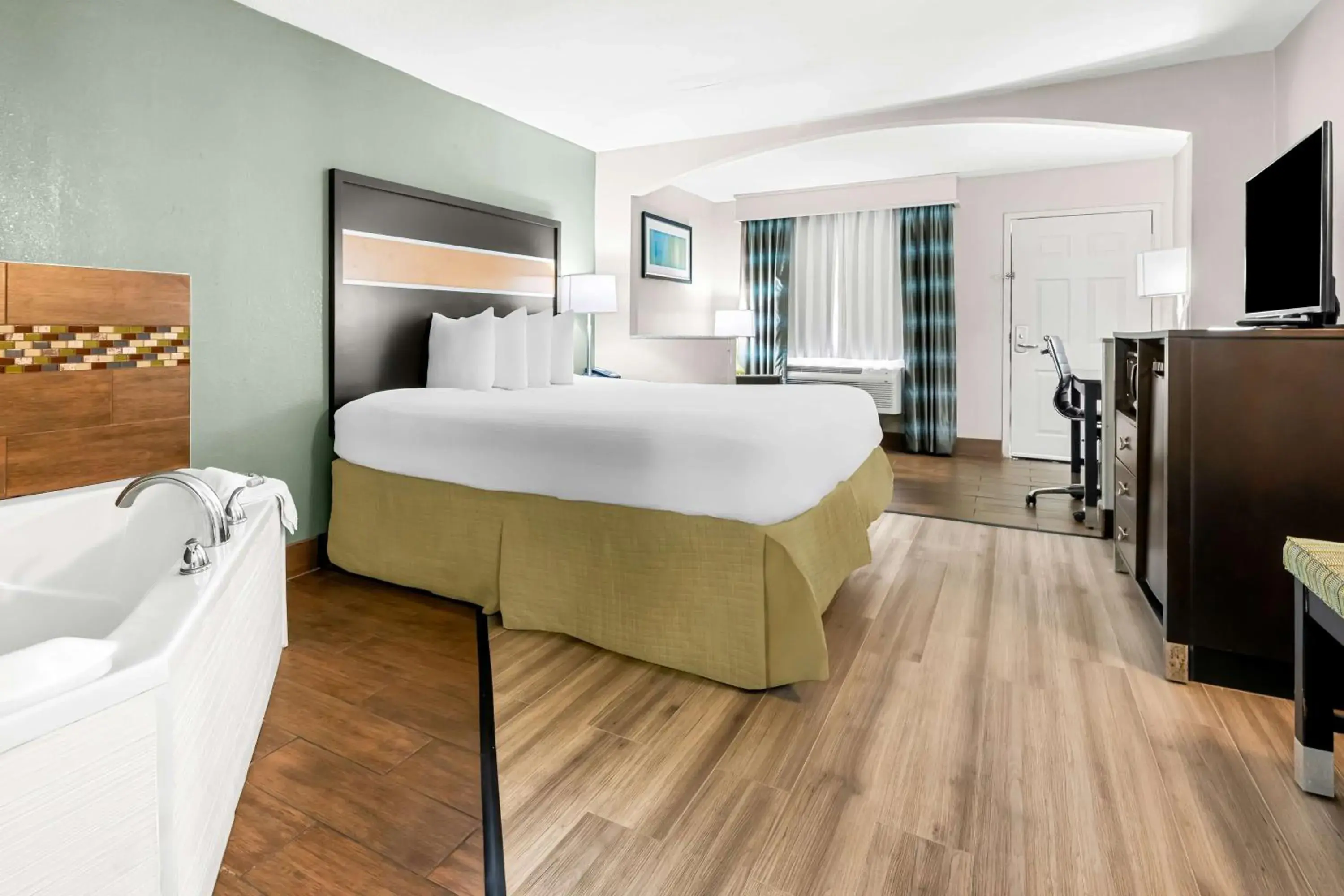 Spa and wellness centre/facilities, Bed in Best Western Executive Suites Spa and wellness centre/facilities, Bed in Best Western Executive Suites