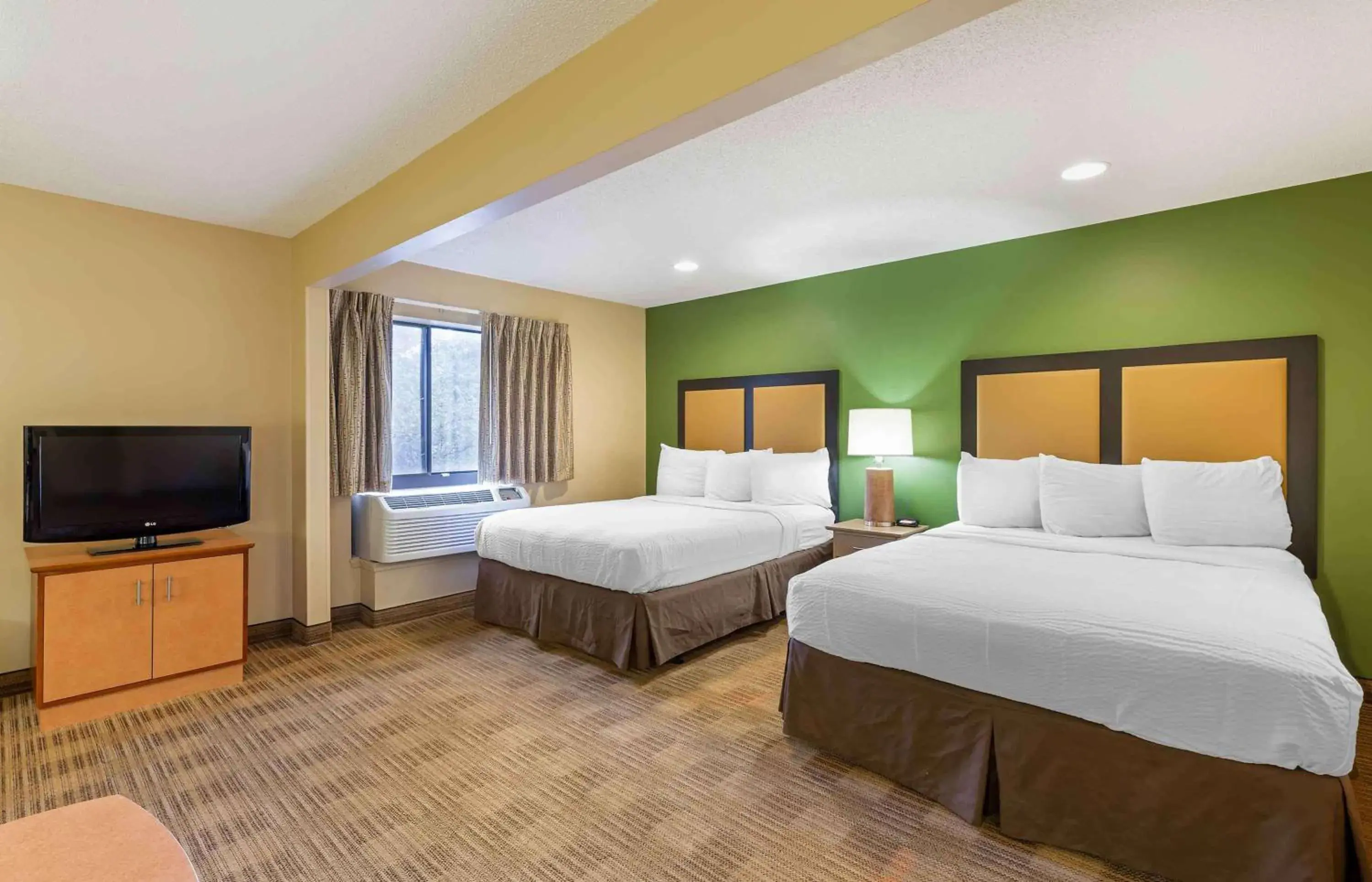 Bedroom, Bed in Extended Stay America Suites - Cleveland - Westlake Bedroom, Bed in Extended Stay America Suites - Cleveland - Westlake