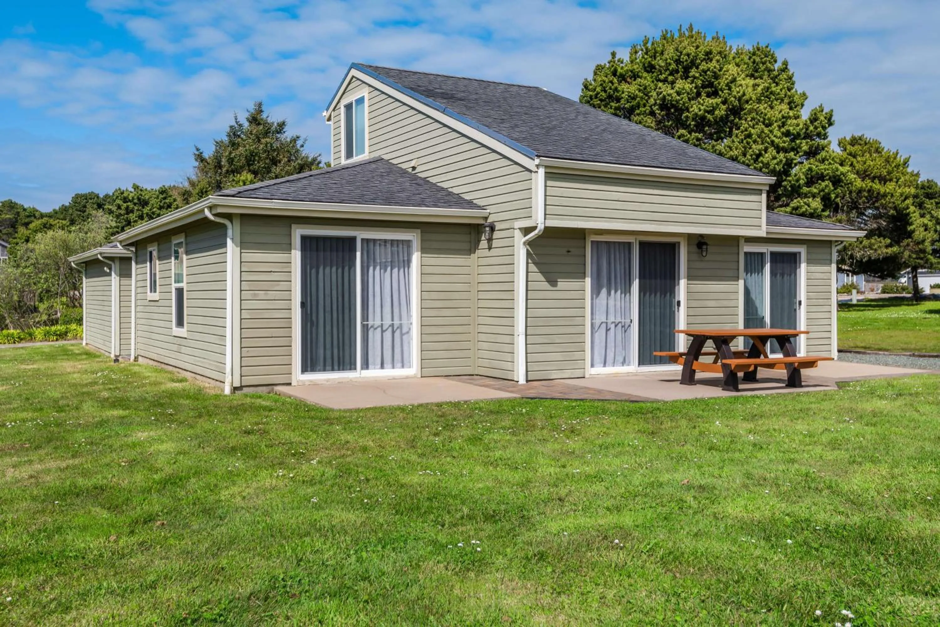 Property building in Best Western Inn at Face Rock