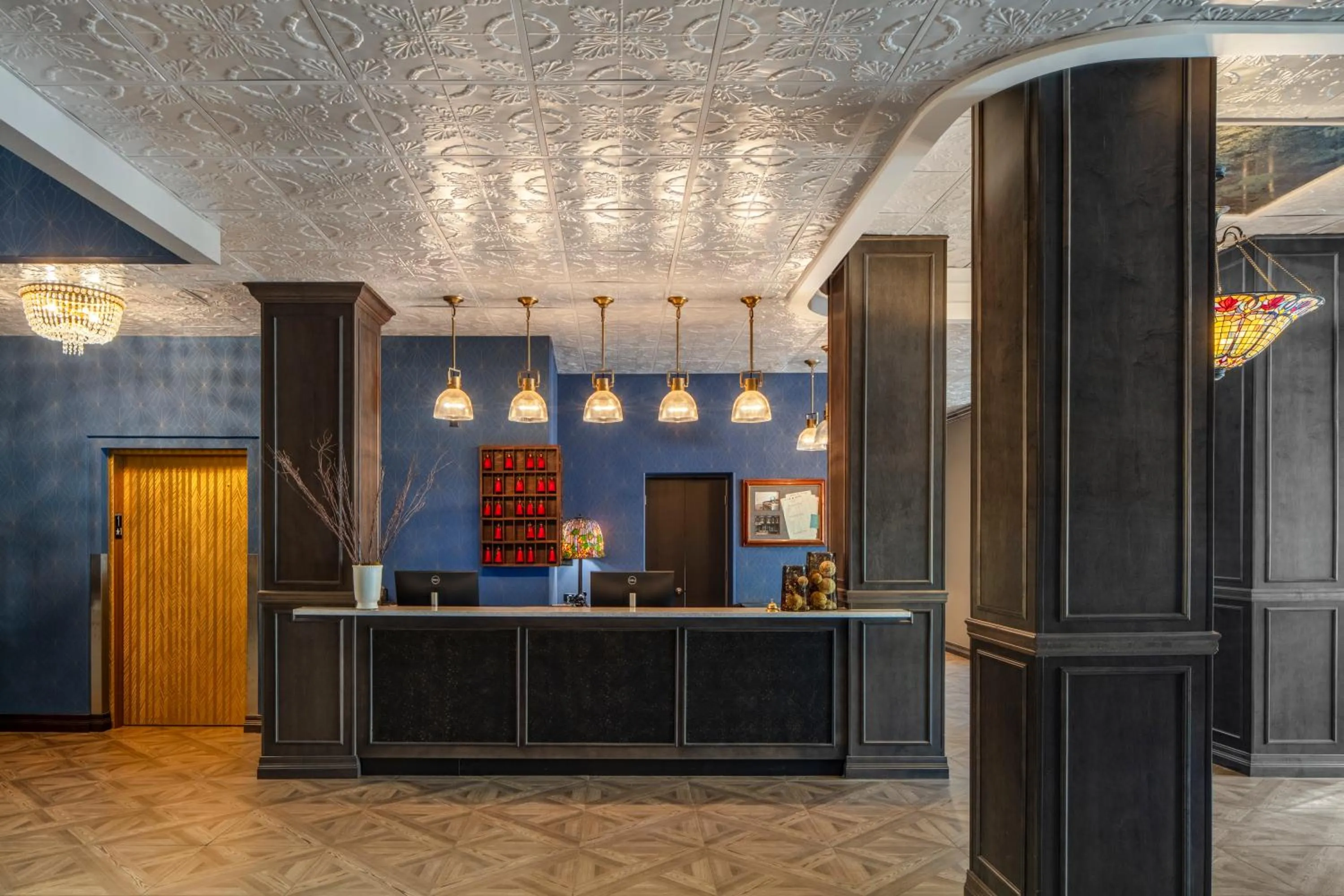 concierge in Hotel Maxwell Anderson