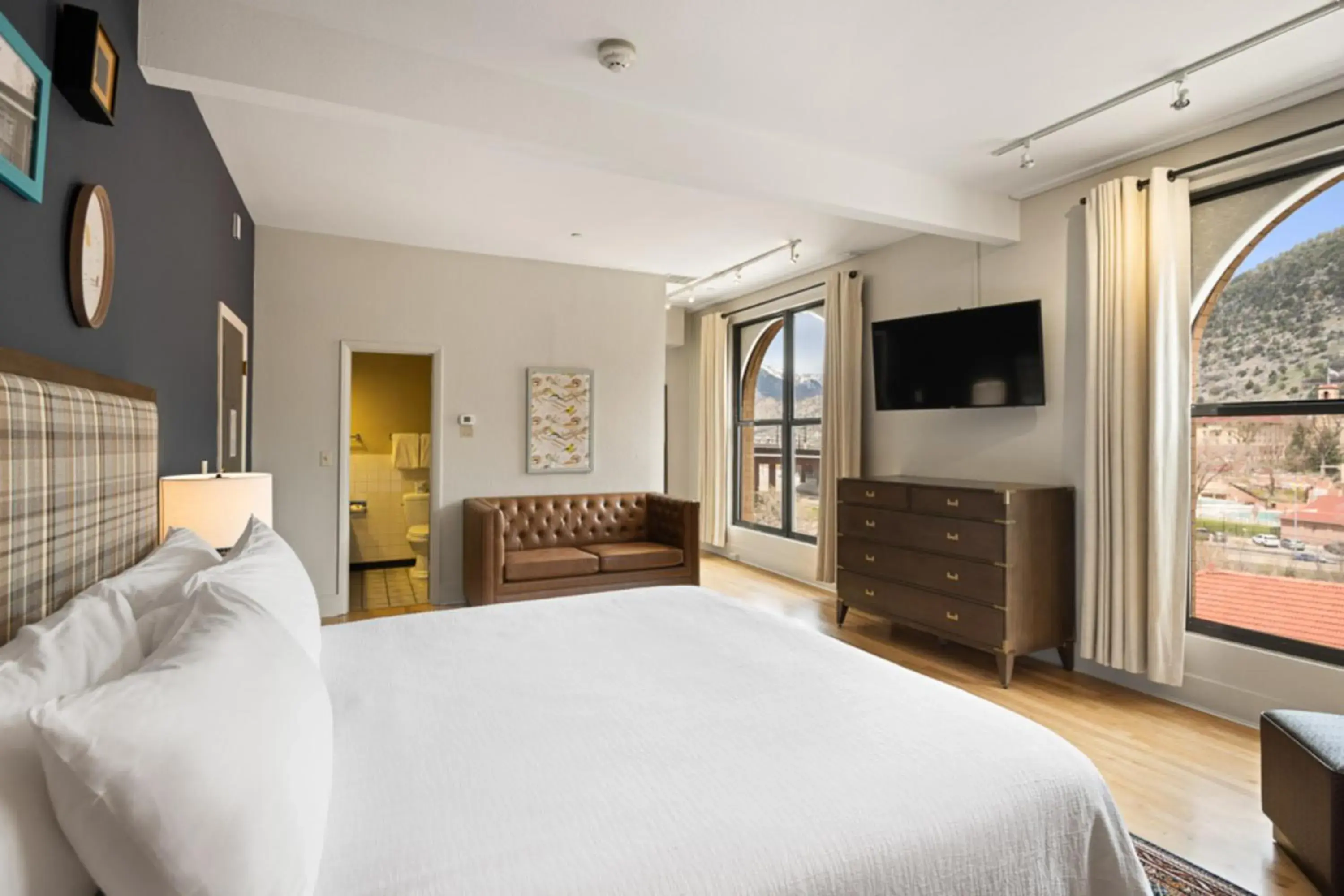 Signature View, 1 K + 1 pullout sofa in Hotel Maxwell Anderson Signature View, 1 K + 1 pullout sofa in Hotel Maxwell Anderson